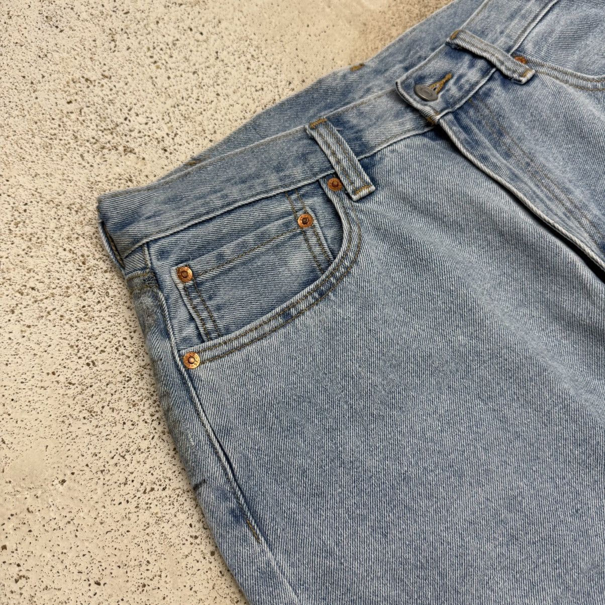 Levi's Levis 562 Lighwash Wide Tapered Denim Pants Size US 32 / EU 48 - 7 Thumbnail
