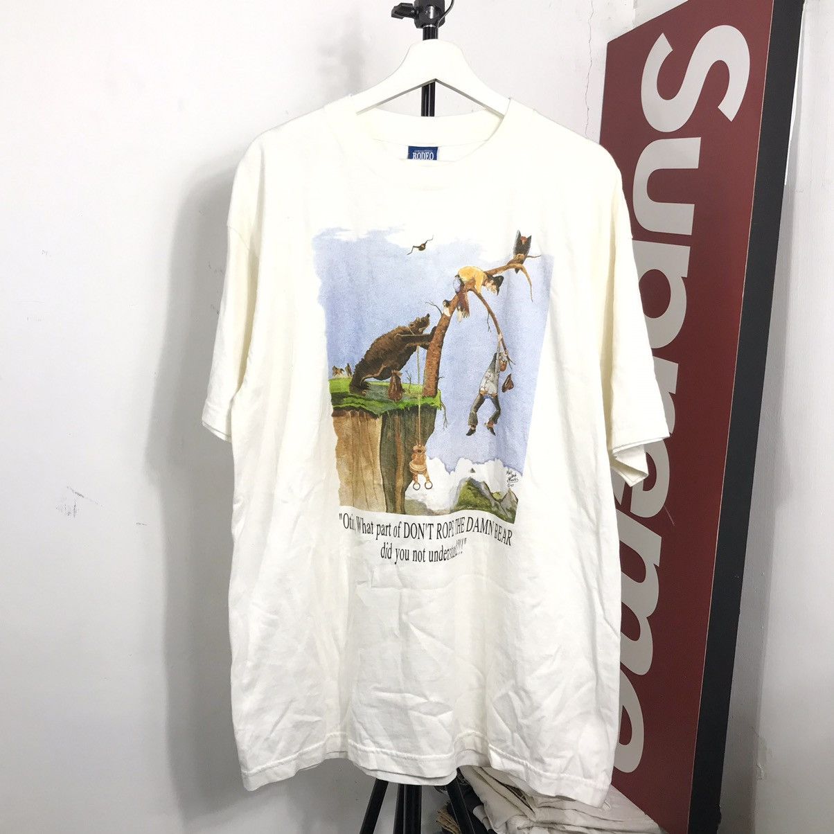 Vintage 90s Otis and bear funny movie art graphic shirt