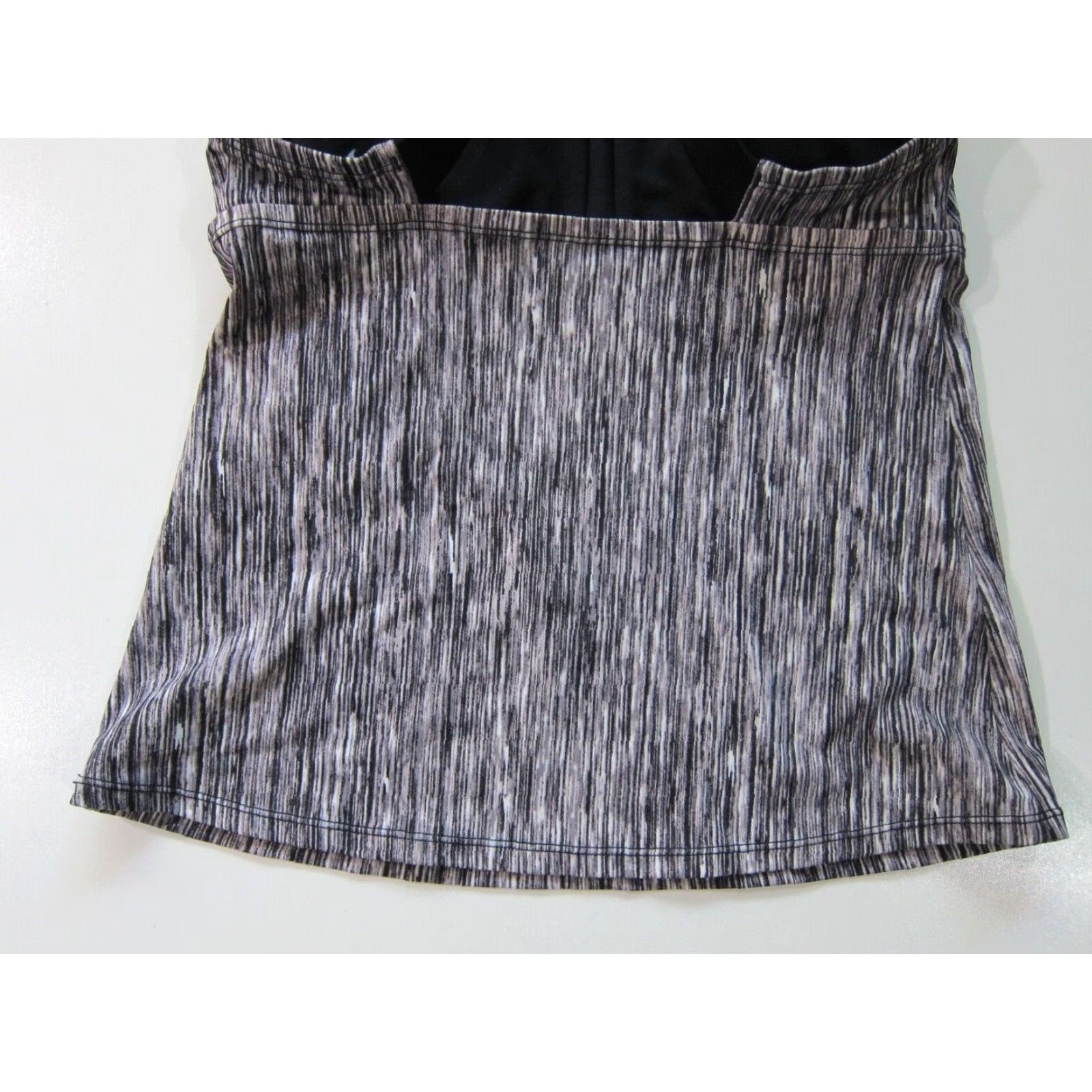 Nike Nike Grey Black White Stripe Stretch Built In Bra Yoga Run Workout Top Women S Size S / US 4 / IT 40 - 7 Thumbnail