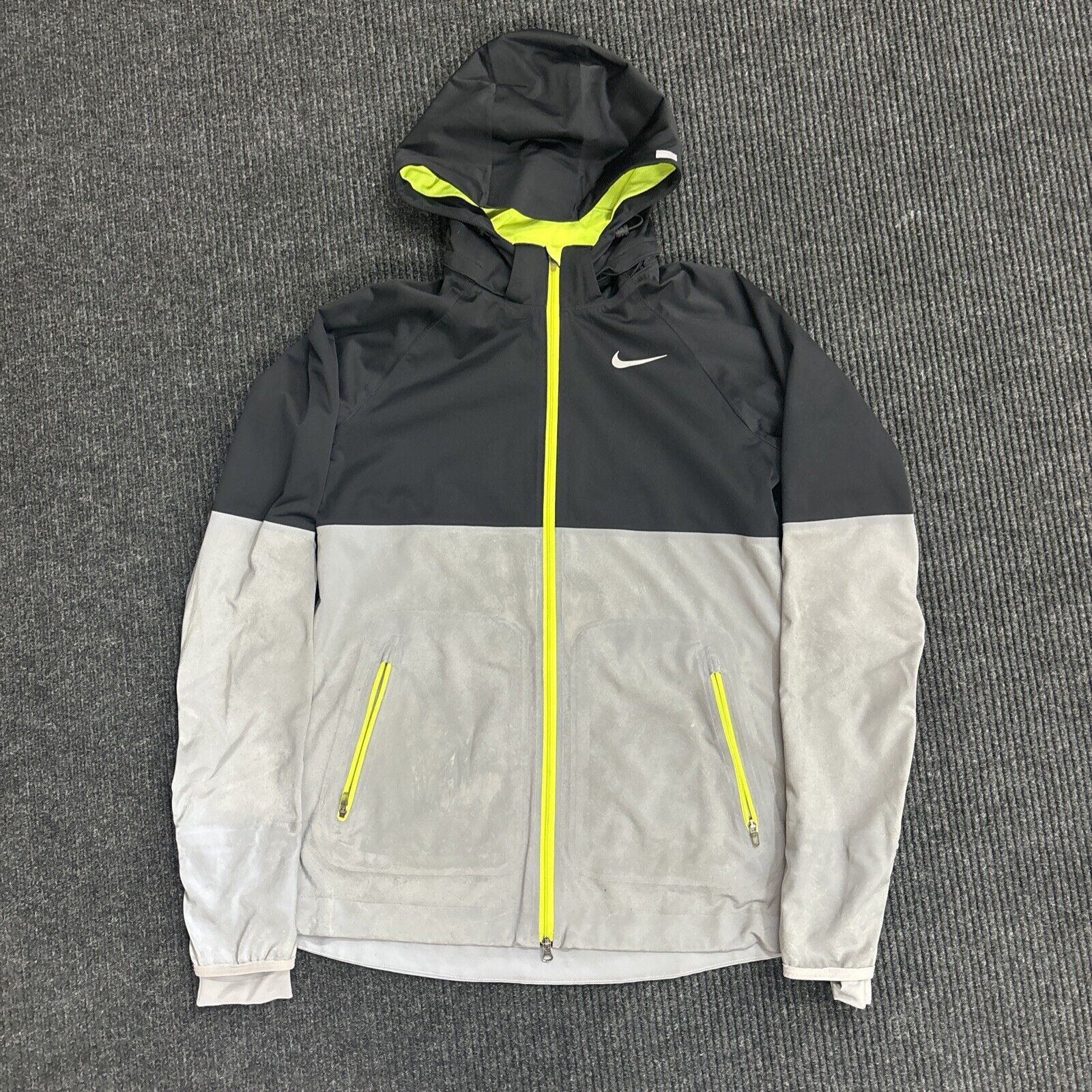 Nike Nike Jacket Size S Shield Flash Reflective Windbreaker Gray Size S / US 4 / IT 40 - 1 Thumbnail