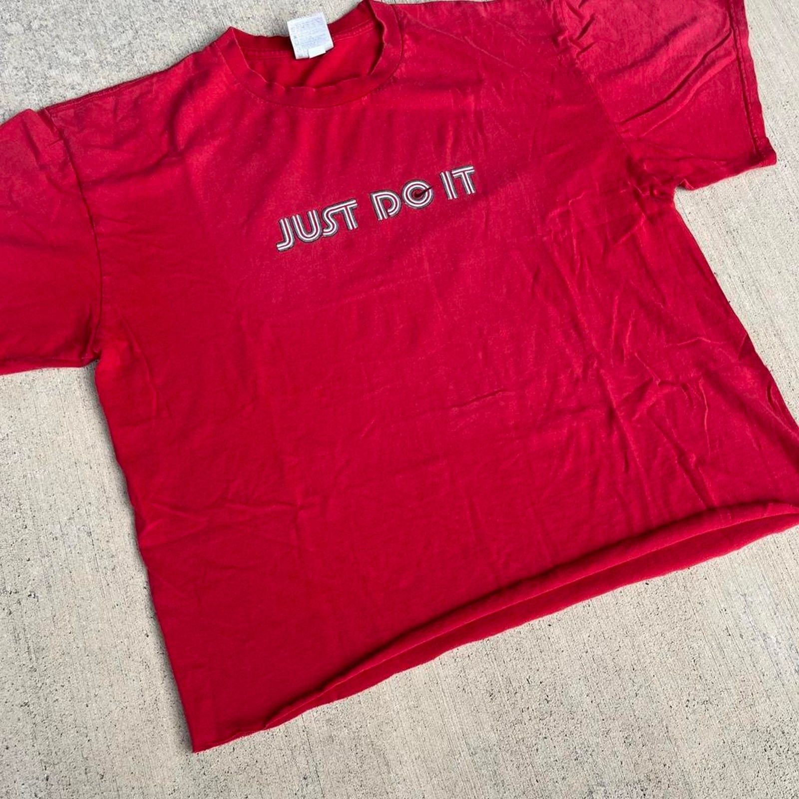 Nike Y2K Nike Cropped JUST DO IT Baggy Red T-Shirt Size M / US 6-8 / IT 42-44 - 2 Thumbnail