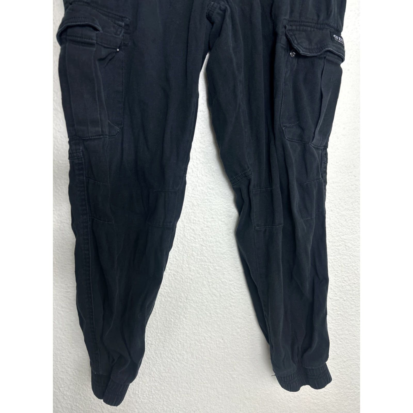 Guess VINTAGE Guess Mens Medium Black Ankle Cargo Joggers Missing Drawstring 32x27 Size US 31 - 2 Thumbnail