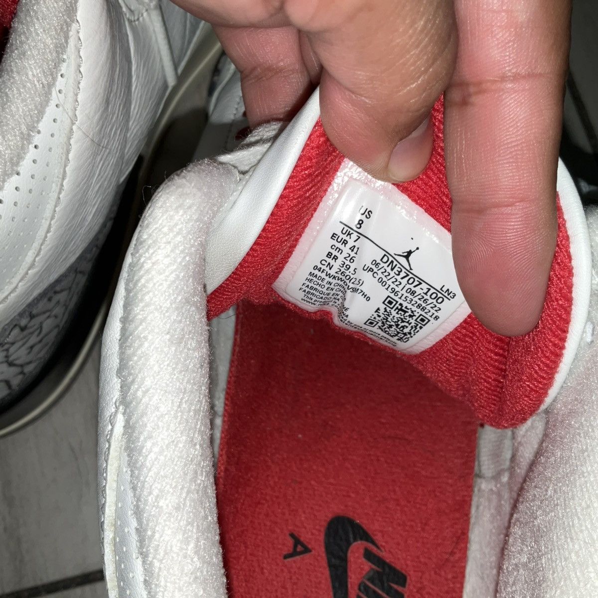Jordan Brand Jordan 3 white cement mens size 8 Size US 8 / EU 41 - 5 Thumbnail