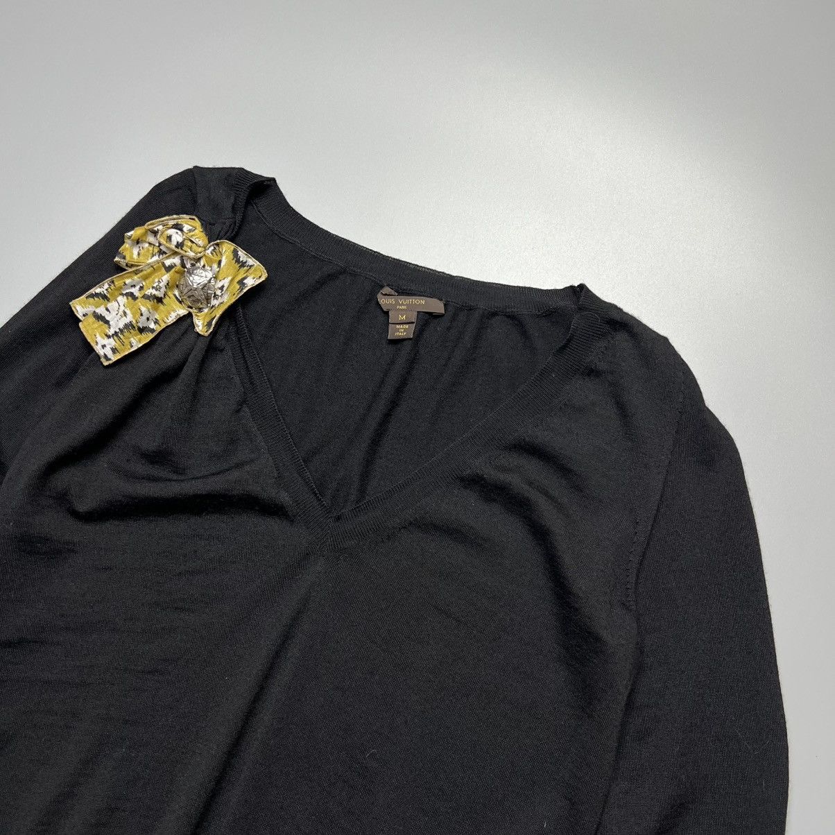 Louis Vuitton Louis Vuitton - LV Ribbon Brooch Wool - Sweatshirt Size M / US 6-8 / IT 42-44 - 3 Thumbnail