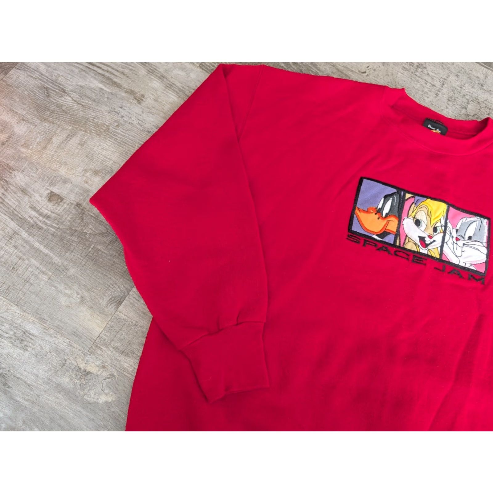 Vintage VINTAGE Space Jam Sweatshirt Mens XL Red Graphic Print Daffy Bugs Lola Michael Jordan Made in USA 1996 Size US XL / EU 56 / 4 - 5 Thumbnail