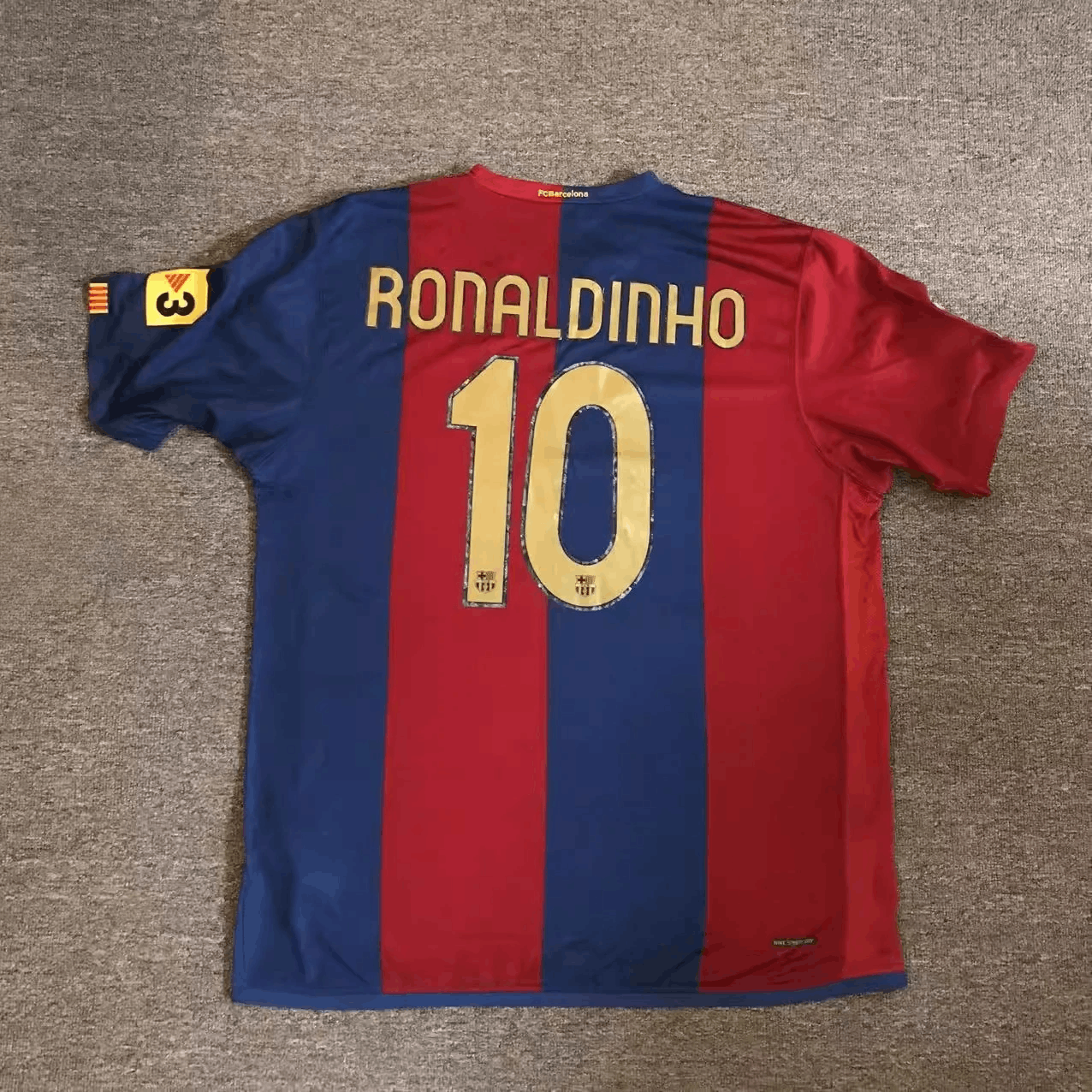 Other 2006 2007 Barcelona #10 Ronaldinho Jersey Size US XL / EU 56 / 4 - 1 Thumbnail