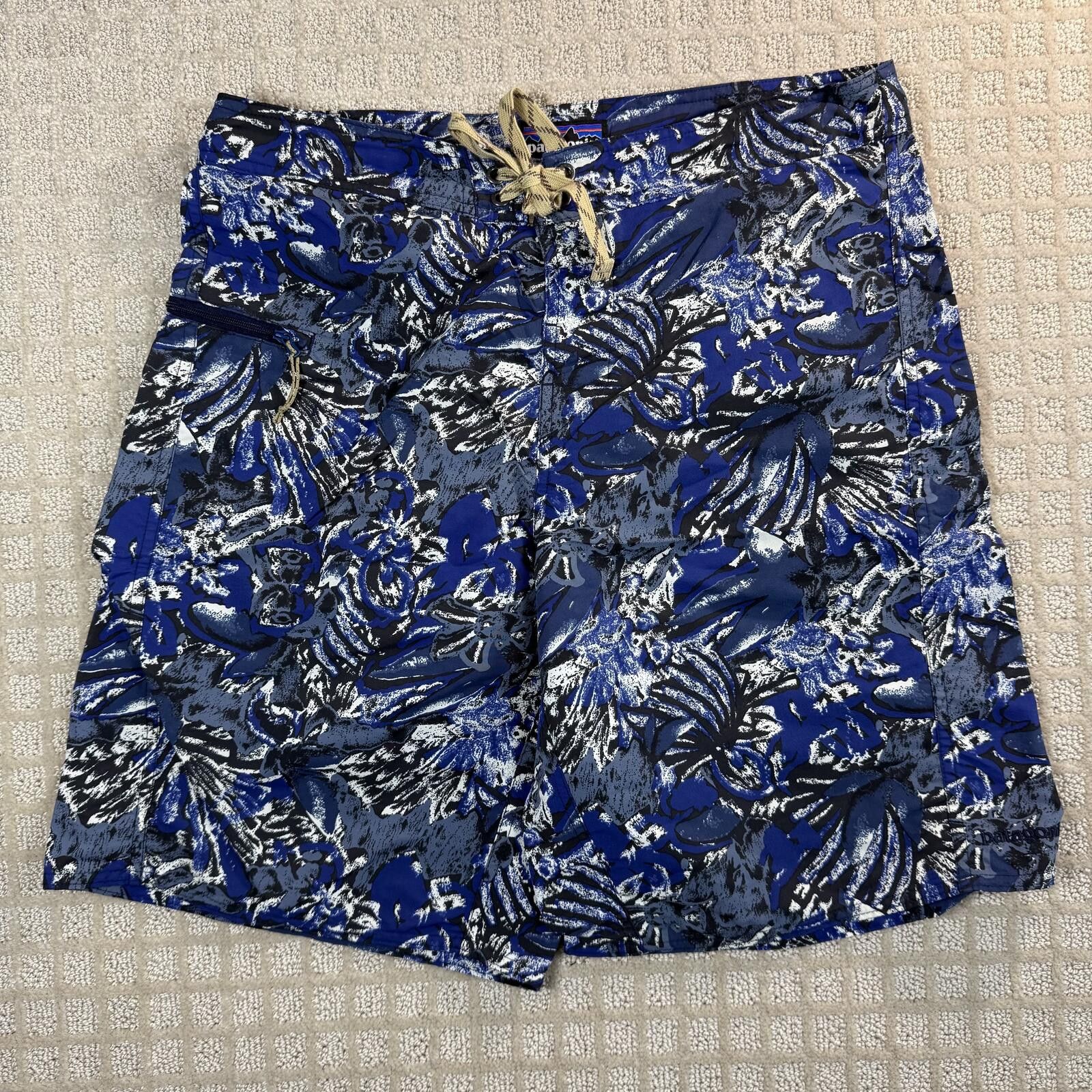 Patagonia Patagonia Floral Board Shorts Size 33 Blue Size US 34 / EU 50 - 1 Thumbnail