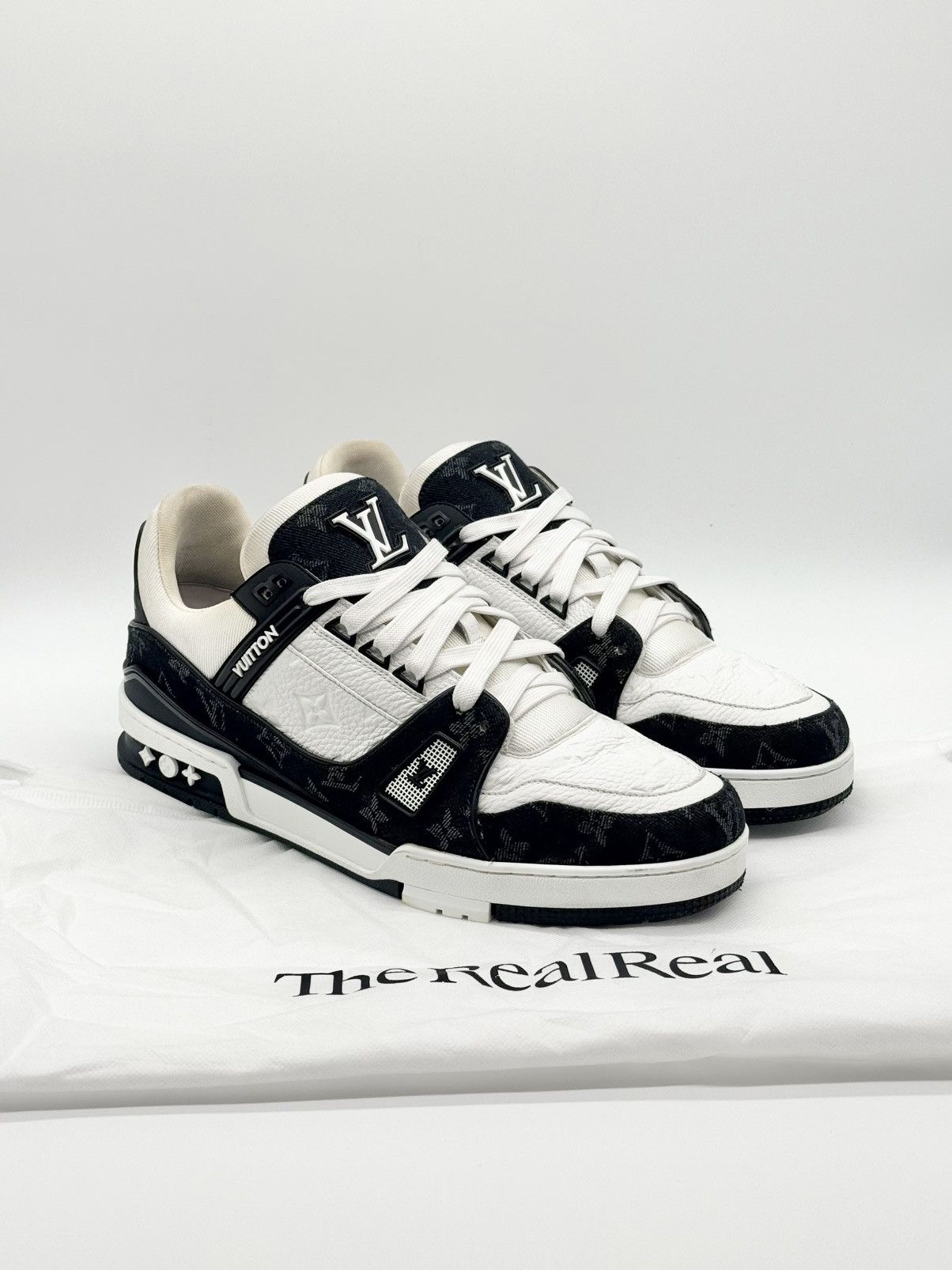 Louis Vuitton Size 11.5 - Louis Vuitton Trainer Low Black Size US 11.5 / EU 44-45 - 1 Thumbnail