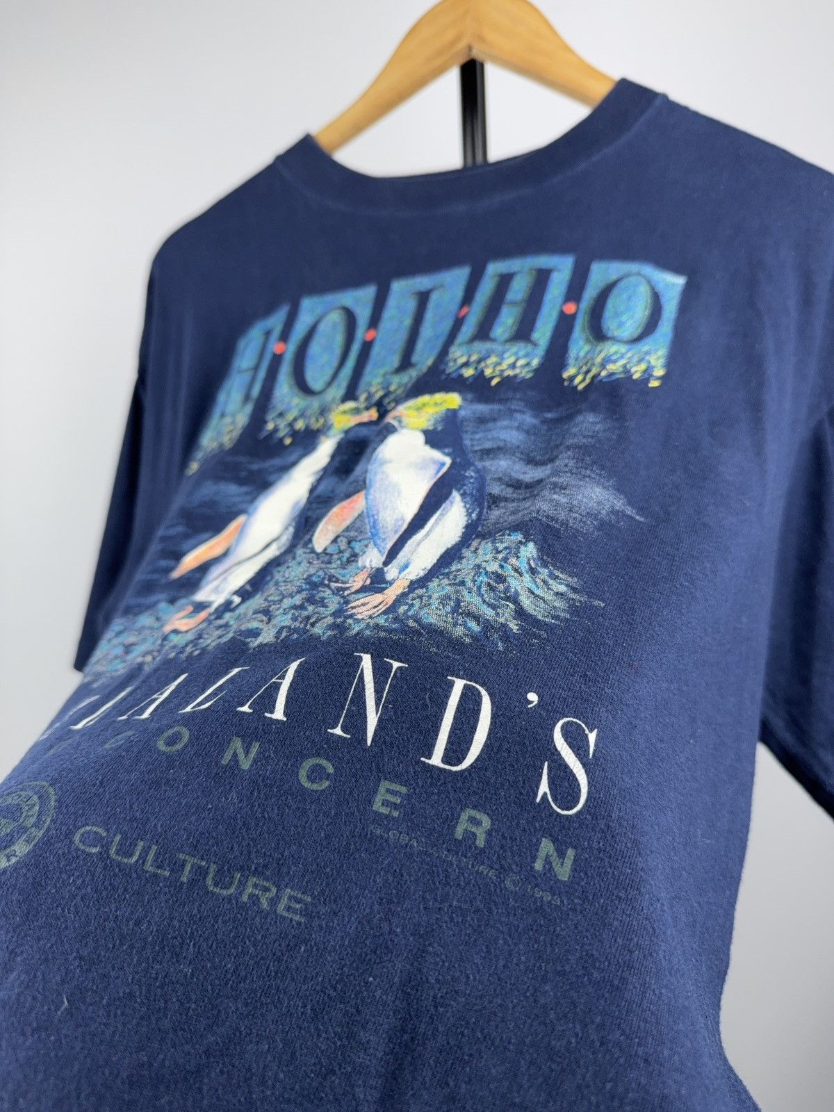 Vintage 90s Global Culture Hoiho Penguin Tee Vintage New Zealand Size US M / EU 48-50 / 2 - 5 Thumbnail