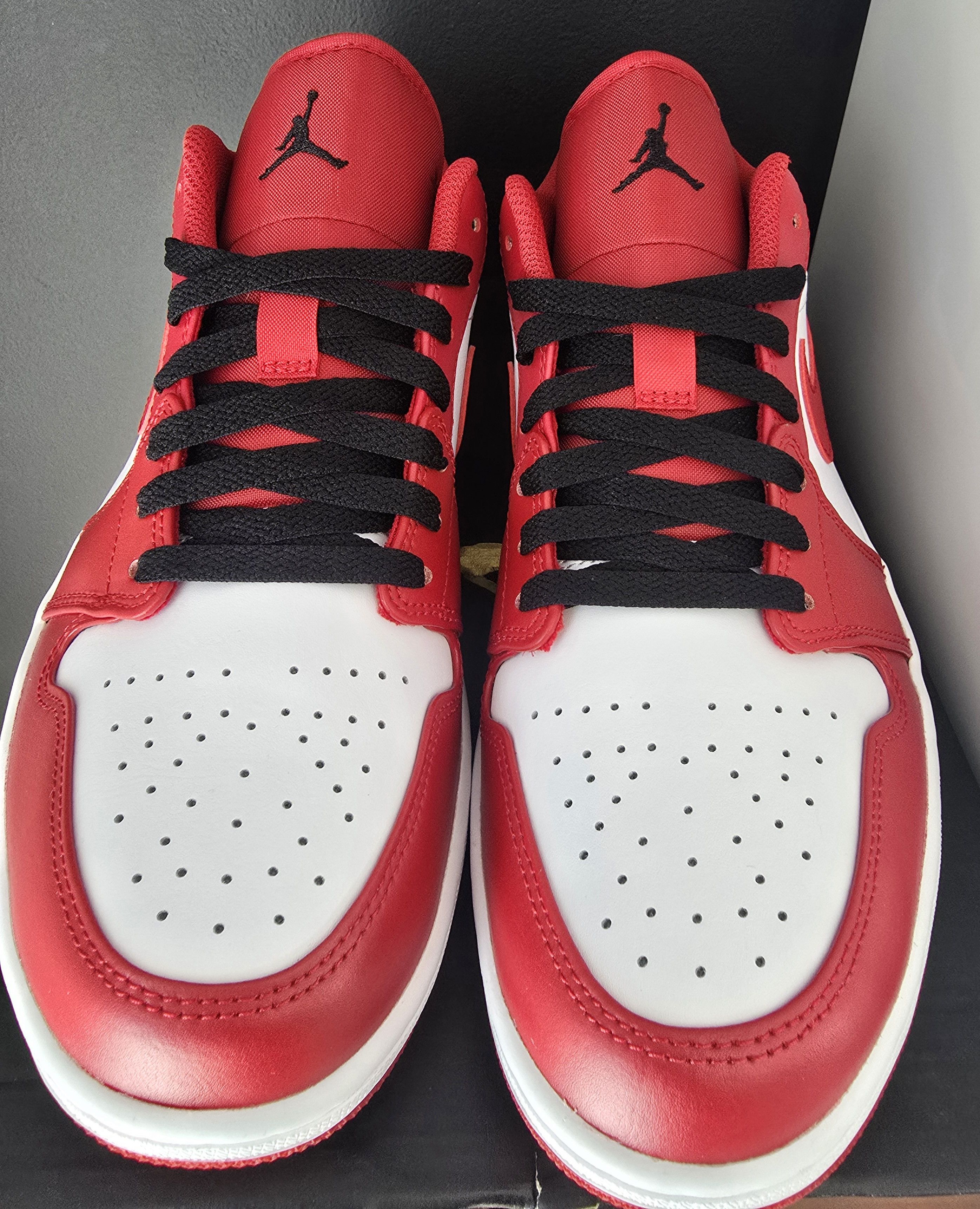 Jordan Brand Jordan 1 Low "Bulls" Size US 11 / EU 44 - 4 Thumbnail