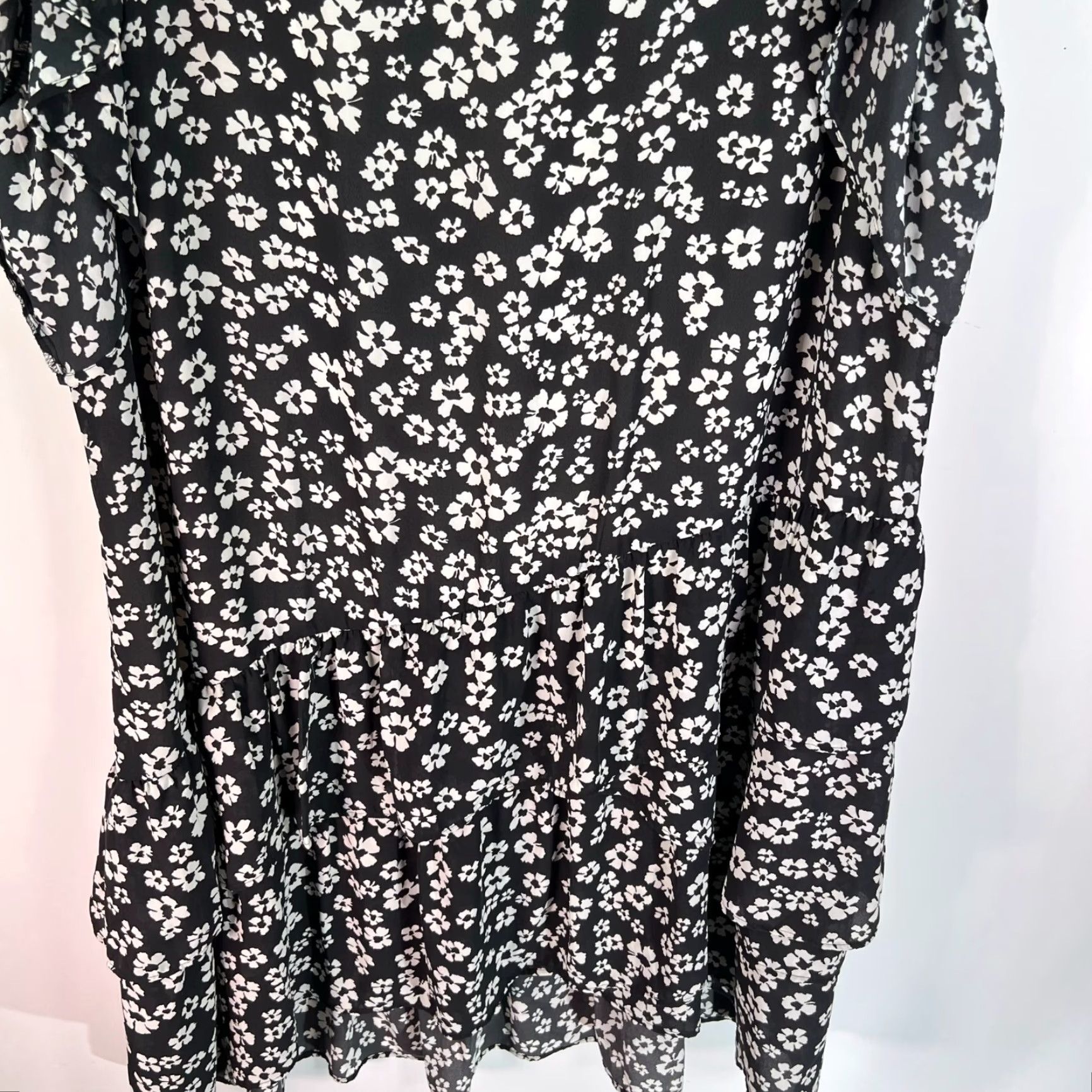 Vintage Who What Wear Floral Ruffle Midi Dress Women's Size 4X Black White Casual Size XXL / US 16-18 / IT 52-54 - 3 Thumbnail