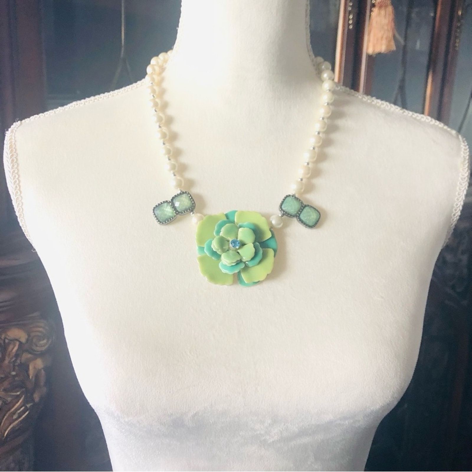 Handmade Handcrafted classy elegant Pearl metal flower necklace Size ONE SIZE - 5 Thumbnail