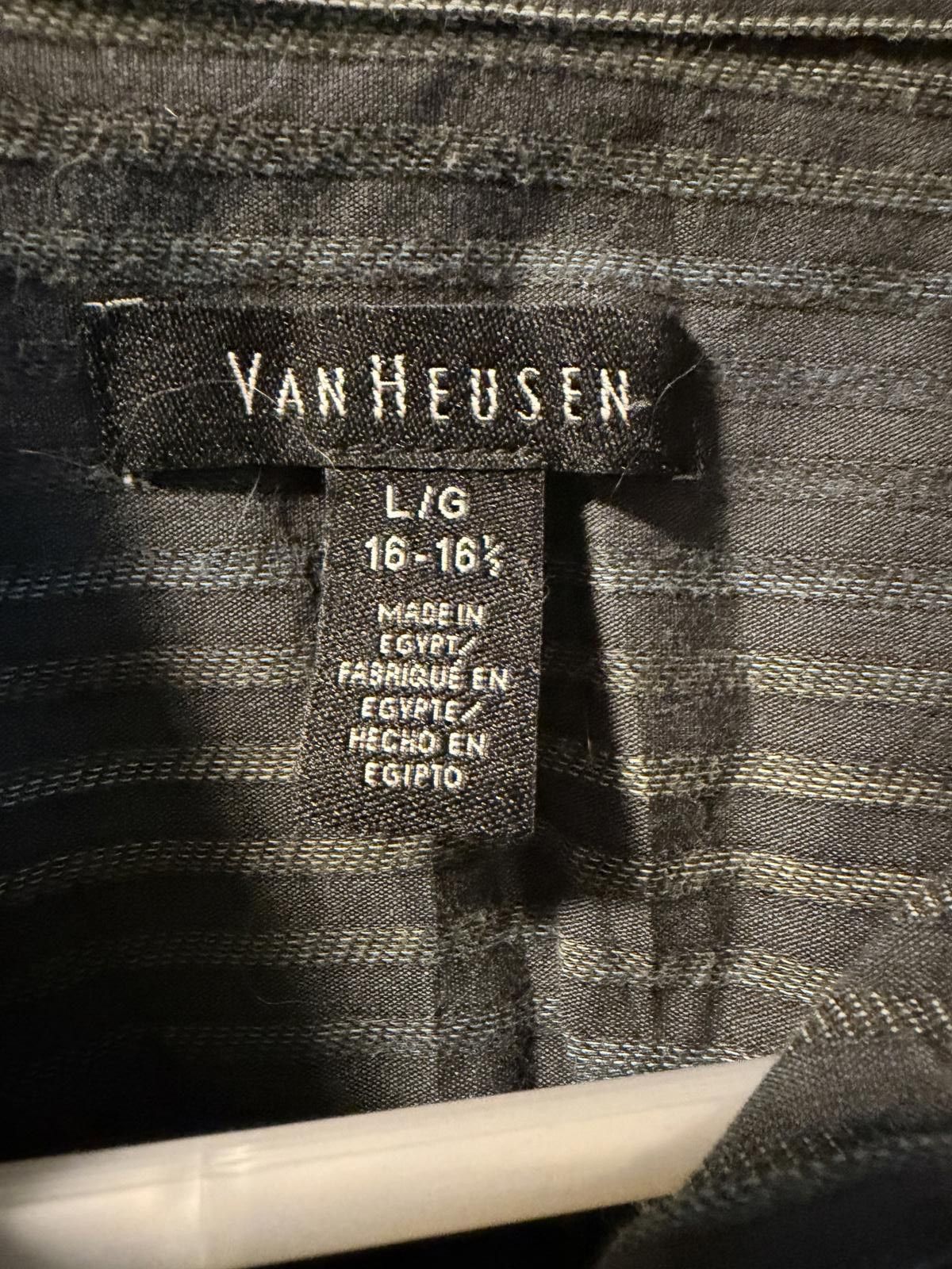 Van Heusen Van Heusen Men's Long Sleeve Button-Up Shirt Large 16-16.5 Size US L / EU 52-54 / 3 - 2 Thumbnail
