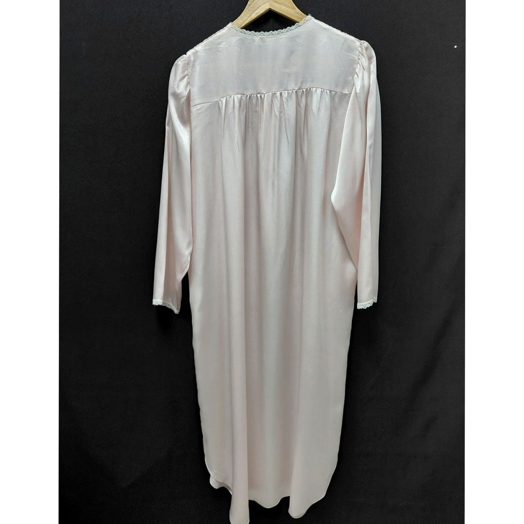 Vintage VINTAGE Carole Hochman Nightgown Satin Lace Embroidered Long Pink M Womens Nightgown / Sleep Shirt Vintage Theme Feminine Fr 90s? Size ONE SIZE - 2 Thumbnail