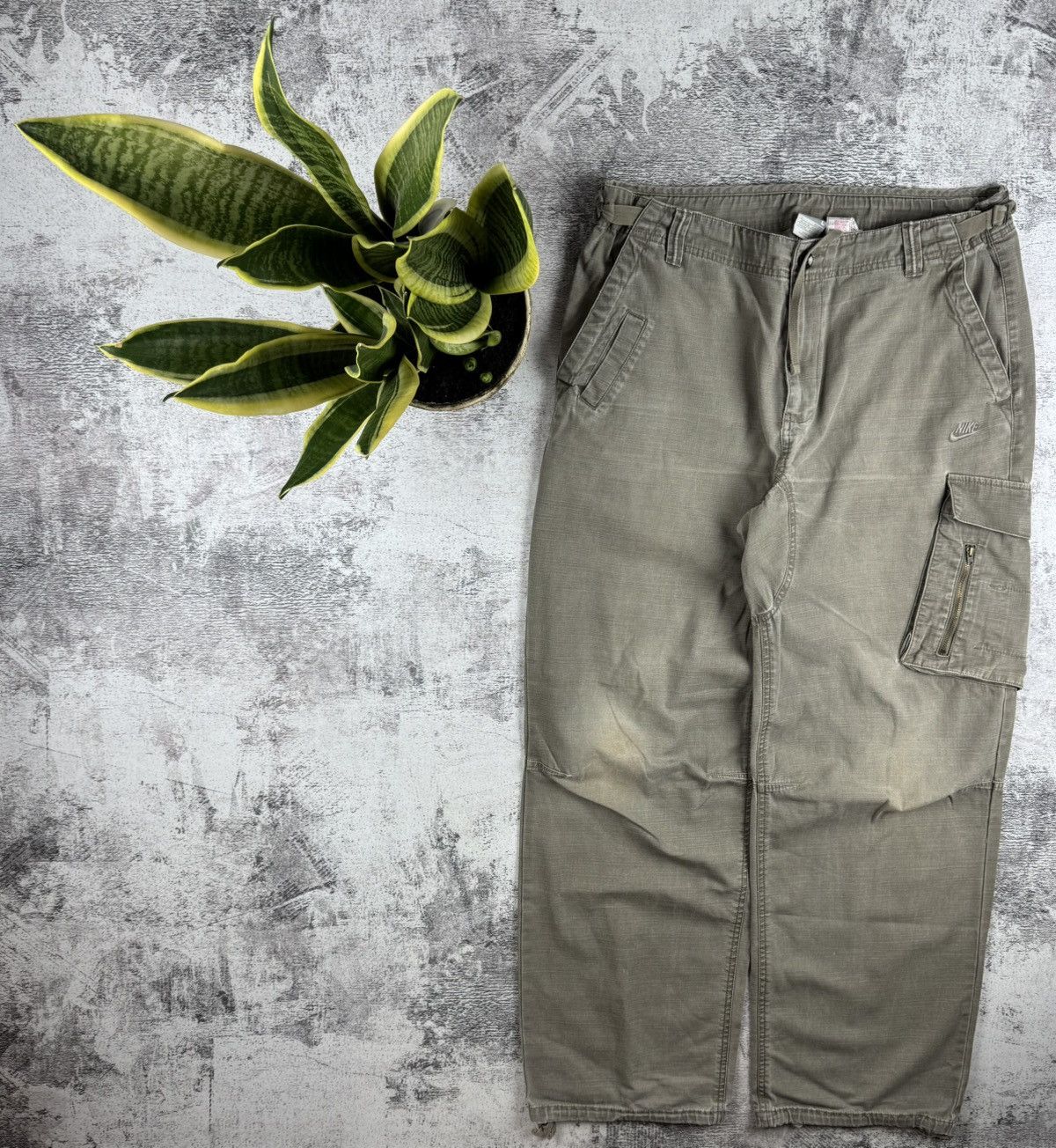 Nike Thrashed Nike 90s Distressed Japanese Y2K Vintage Cargo Jeans Pants Trousers Size US 36 / EU 52 - 1 Thumbnail