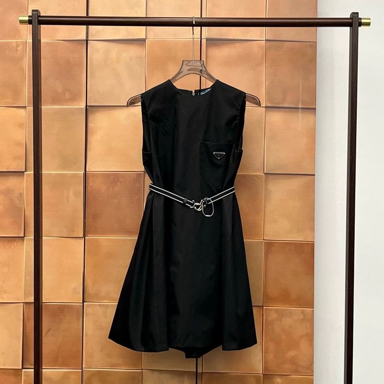 Prada Prada Popular recycled nylon triangle belt dress 2502-Nexta Size XS / US 0-2 / IT 36-38 - 1 Thumbnail