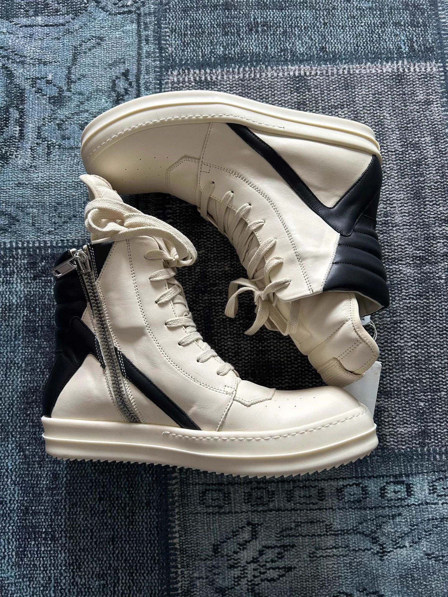 Rick Owens Rick Owens Mainline Triangle 40.5 White/Black Lambskin Size US 9.5 / IT 39.5 - 4 Thumbnail