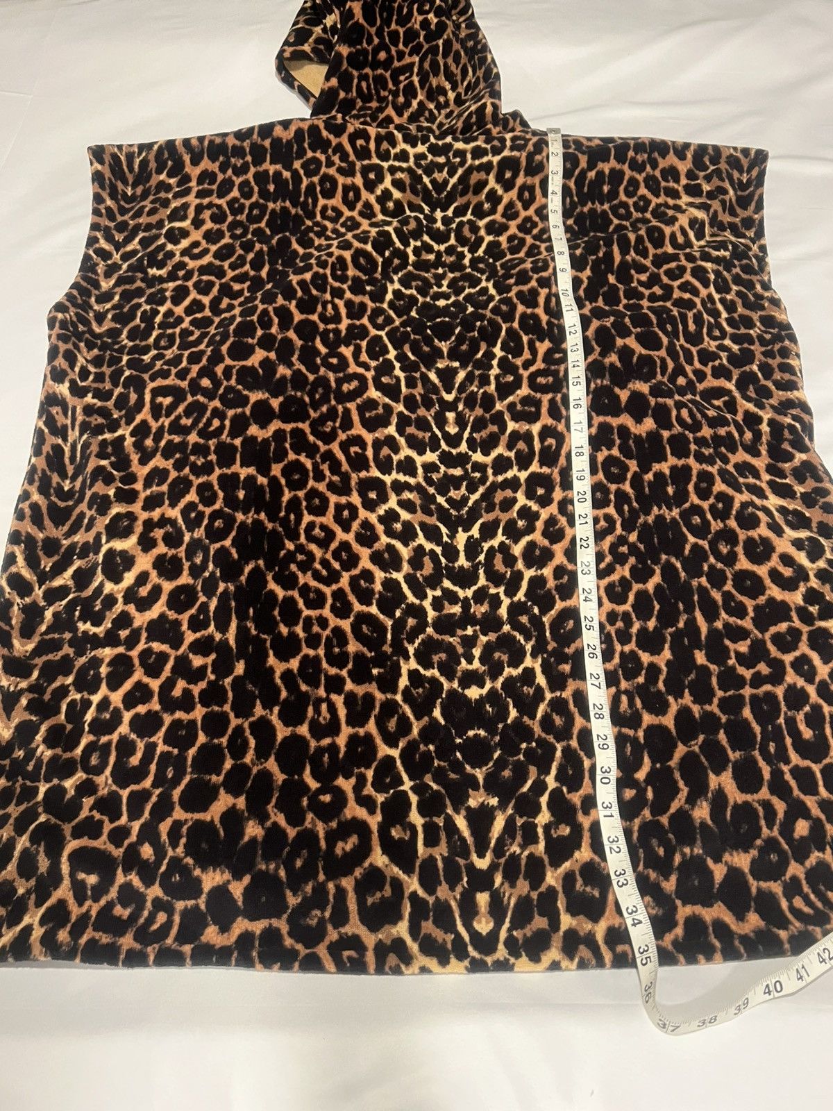 Saint Laurent Paris Saint Laurent men’s leopard poncho hoodie. M. $3790 Size US M / EU 48-50 / 2 - 11 Thumbnail