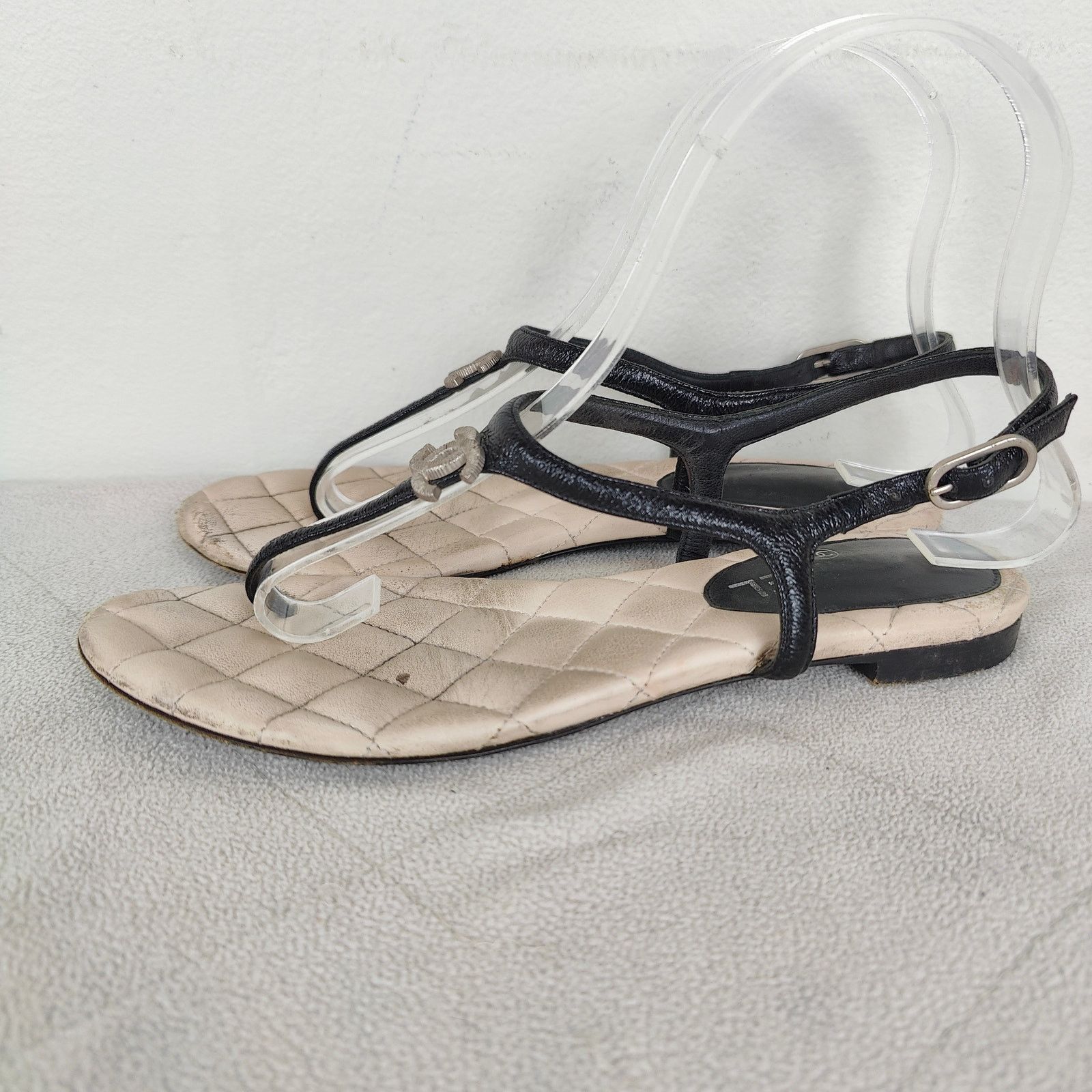 Chanel Chanel Thong Sandals Womens 36C 6 Black Leather Size US 6 / IT 36 - 6 Thumbnail
