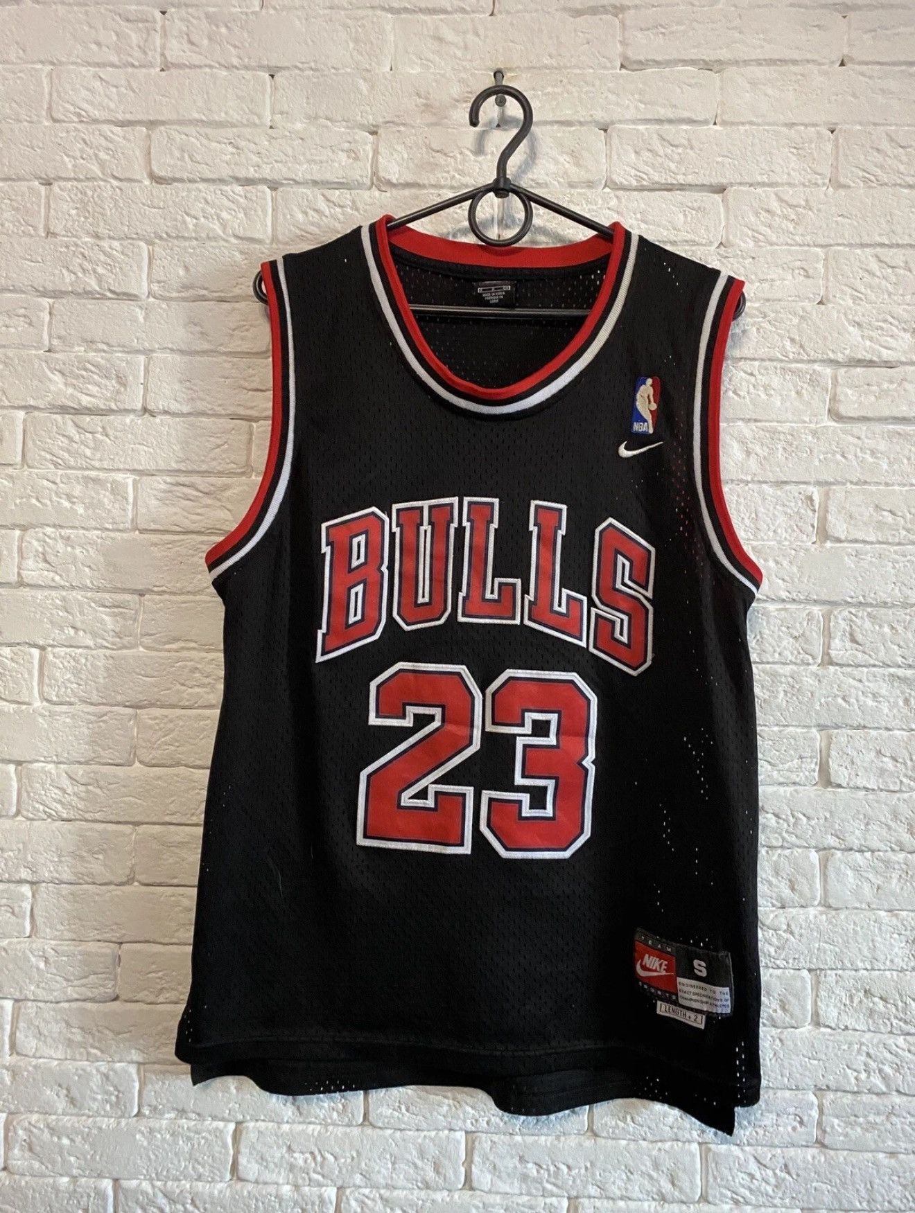 Nike Nike Chicago Bulls Vintage 90`s Basketball Jersey Jordan 23 Size US S / EU 44-46 / 1 - 1 Thumbnail