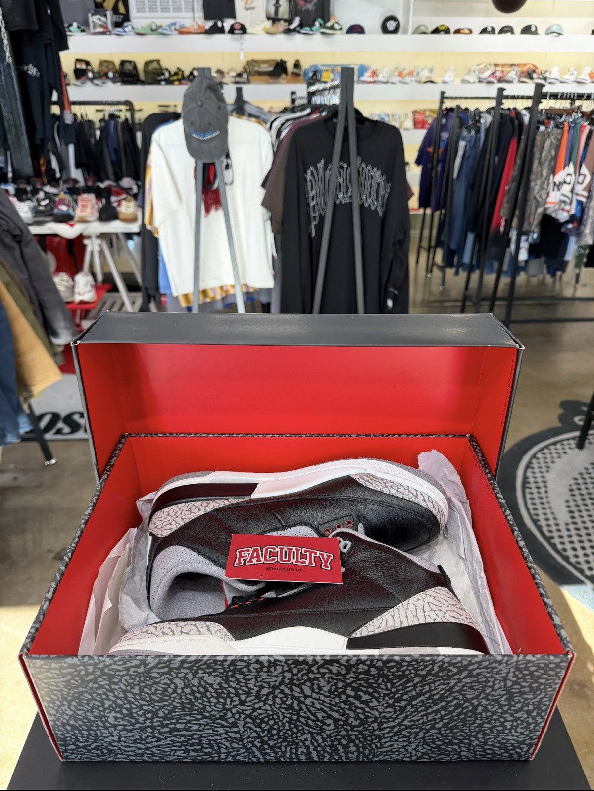 Jordan Brand Air Jordan 3 Black Cement Size 8.5 (2024) Size US 8.5 / EU 41-42 - 11 Thumbnail
