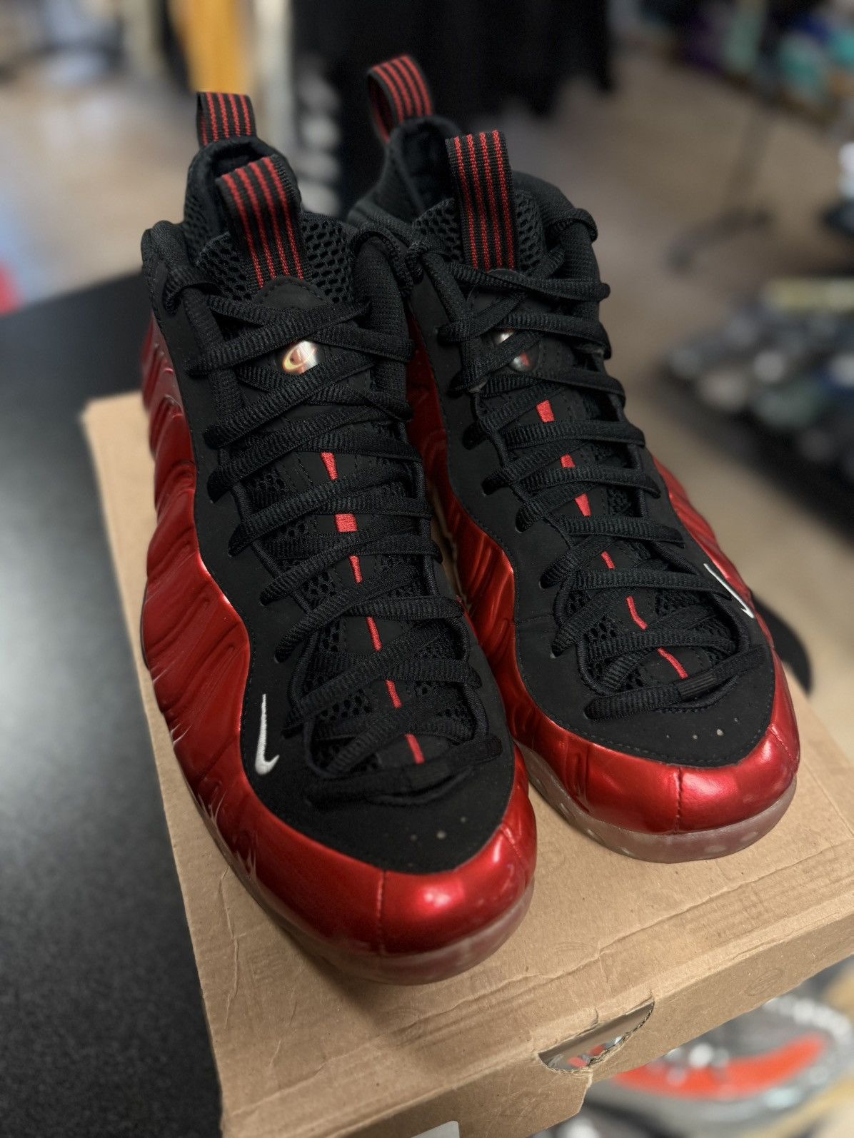 Nike Nike Foamposite Metallic Red Size 11 (2017) (314996-610) Size US 11 / EU 44 - 6 Thumbnail
