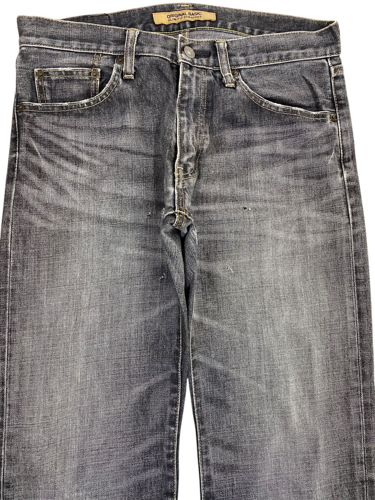Uniqlo Uniqlo Light Wash Whiskered Slim Fit Straight Jeans Size US 32 / EU 48 - 2 Thumbnail