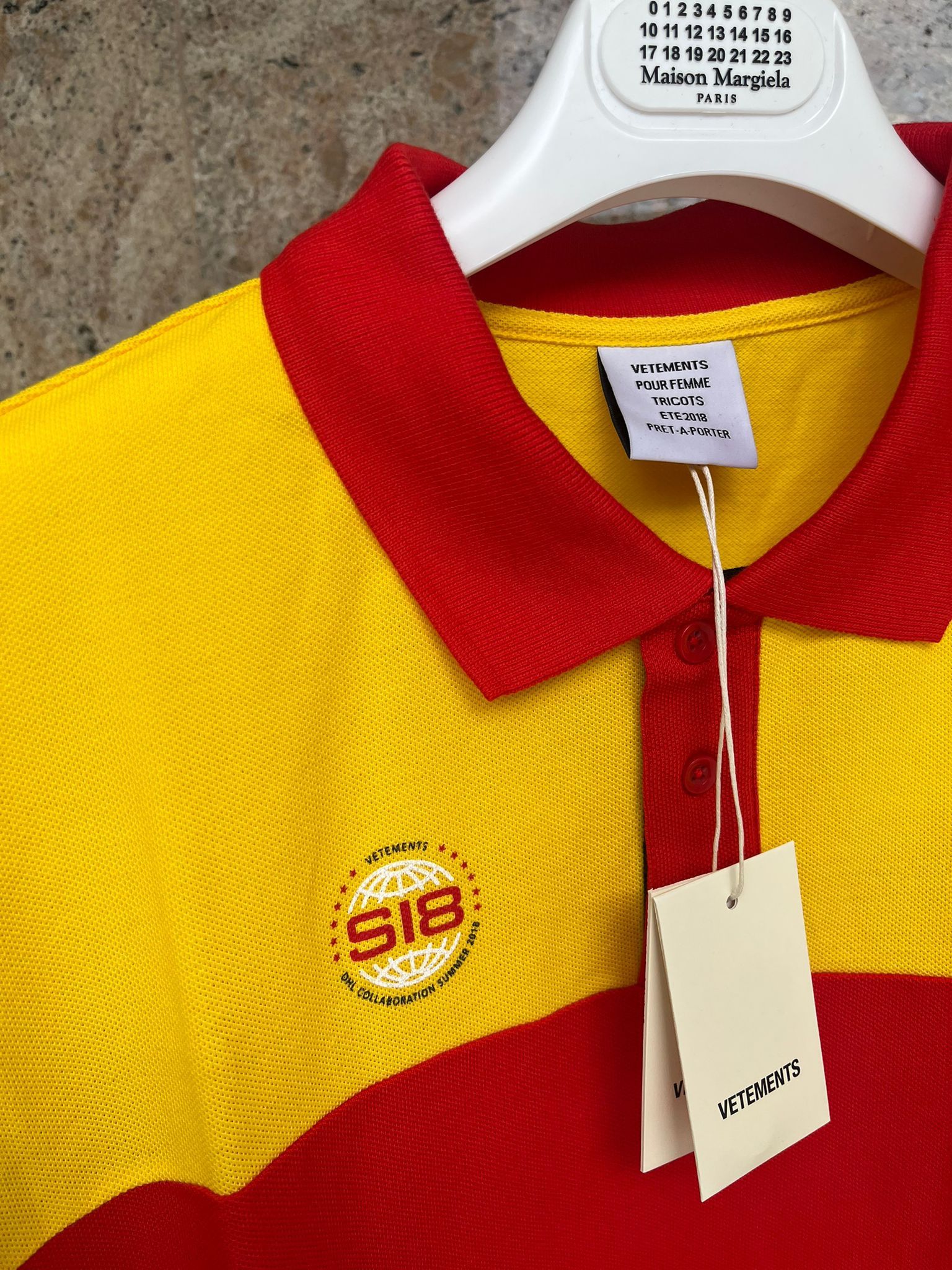 Vetements SS18 Q:2 / DHL Logo Polo in Multicolor Size US M / EU 48-50 / 2 - 8 Thumbnail