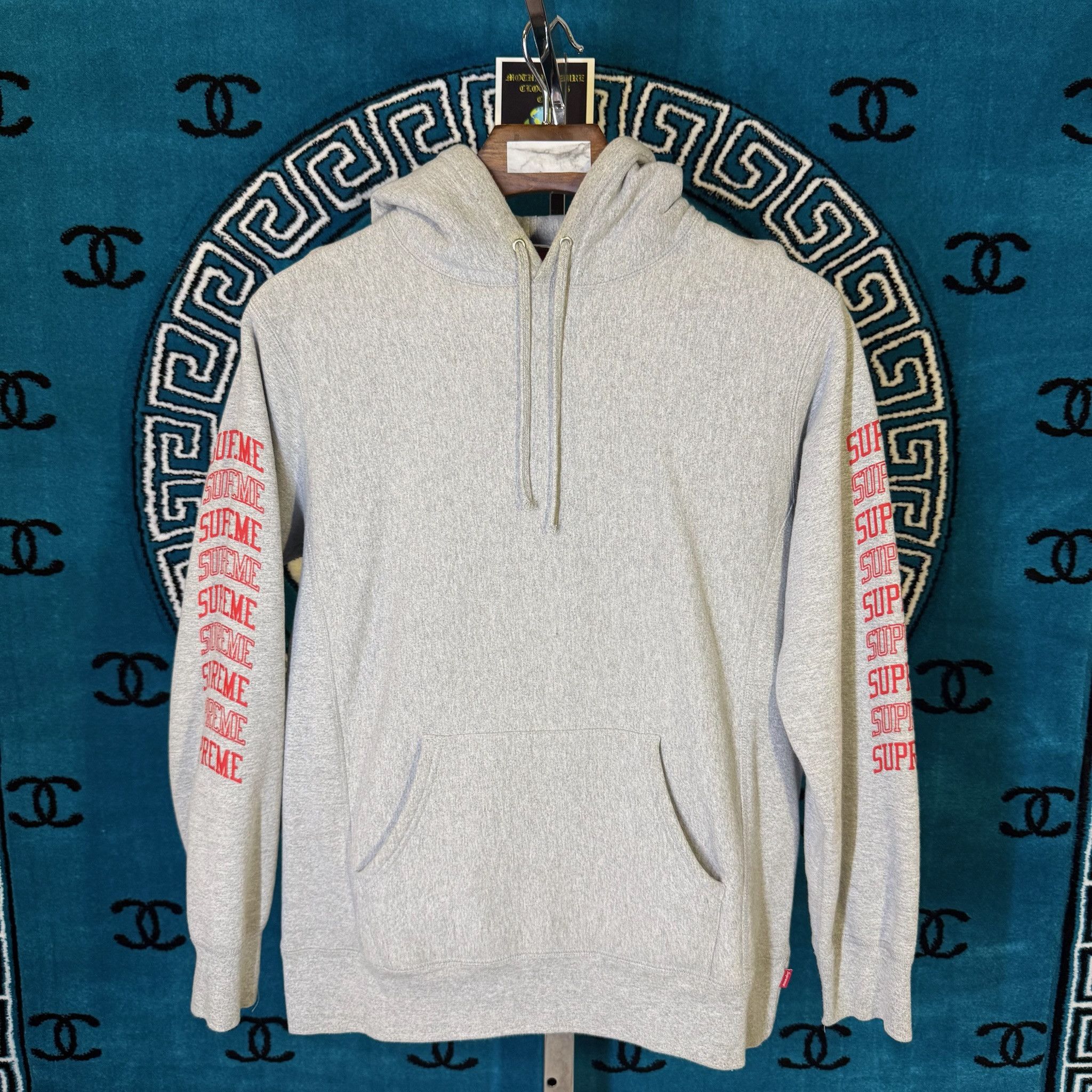 Supreme SUPREME ARC SCRIPT REPEAT LOGO HOODED SWEATSHIRT Size US L / EU 52-54 / 3 - 1 Preview
