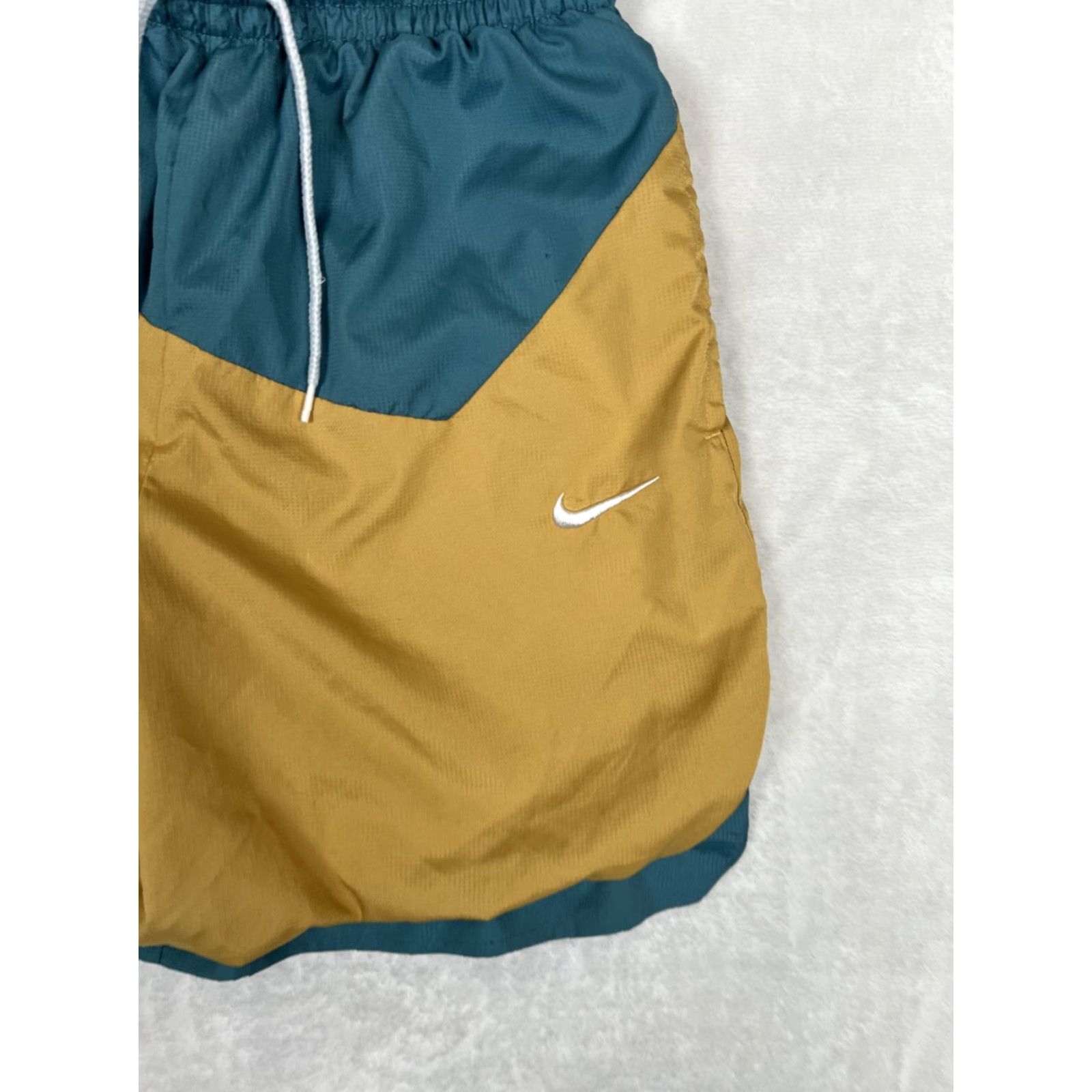 Nike Nike DNA Men's Training Basketball Shorts Size Small Yellow Green Color Block Size US 29 - 2 Thumbnail