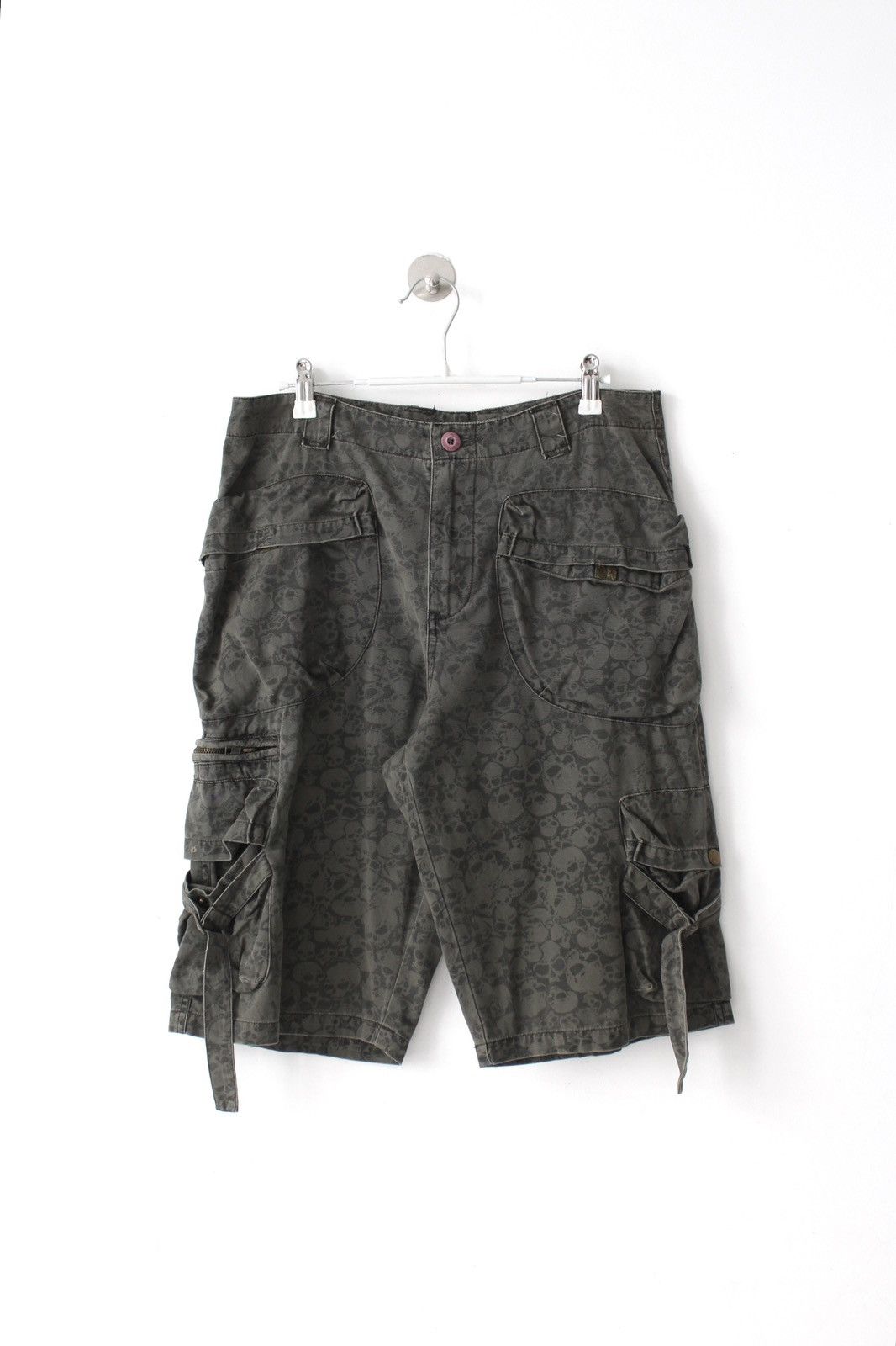 Neighborhood SS2006 NEIGHBORHOOD SKULL 6 POCKET CARGO SHORTS Size US 30 / EU 46 - 1 Thumbnail