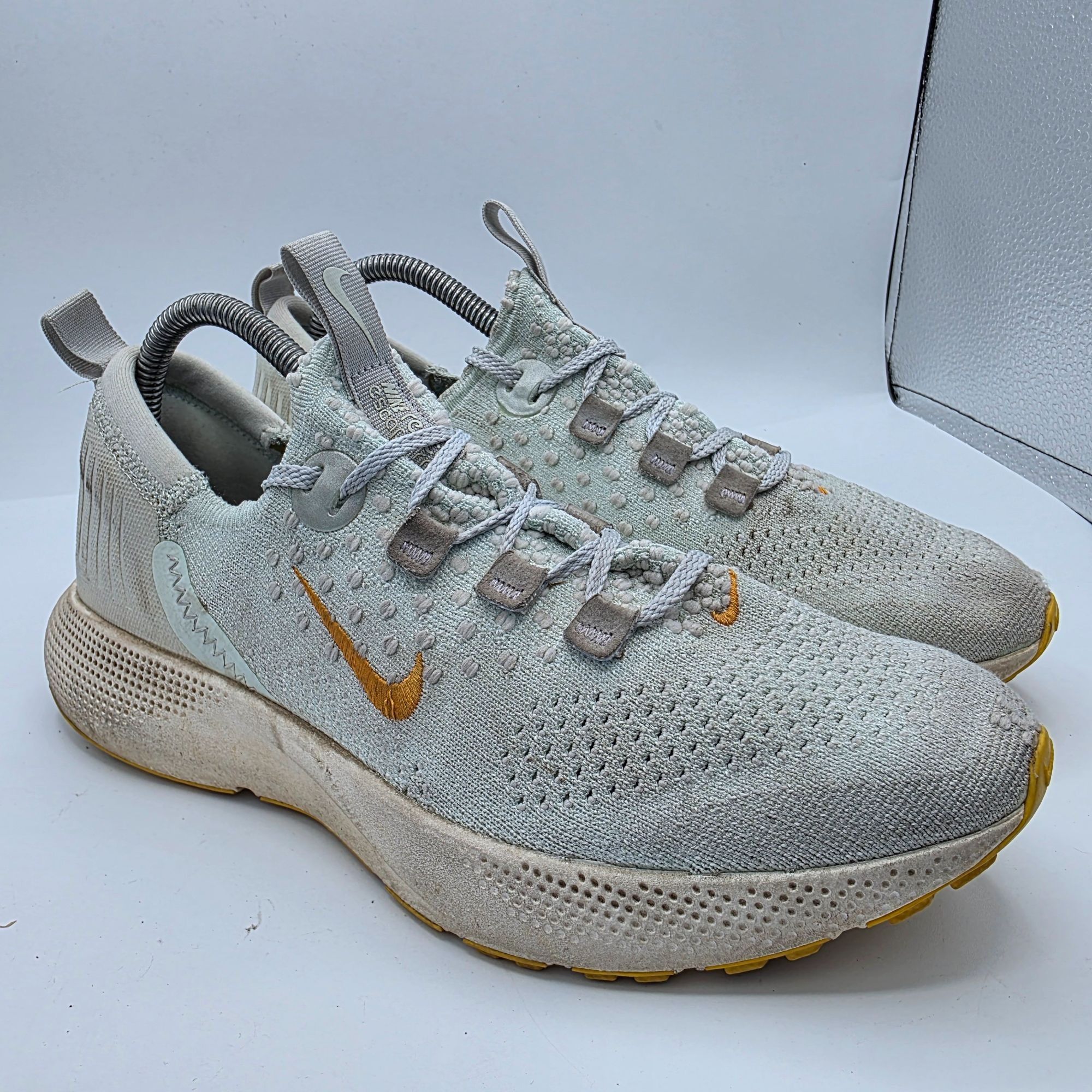 Nike React Escape Run Women Size 6 Running Shoes Barely Gree