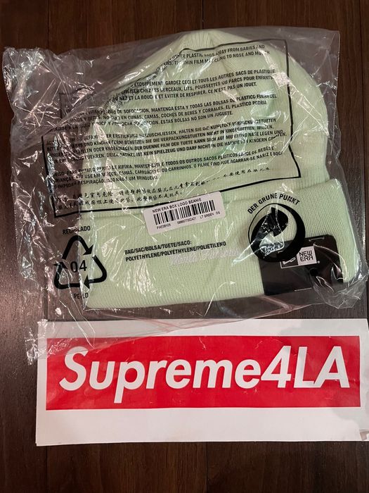 Supreme Supreme 23FW New Era Box Logo Beanie Light Green in Hand