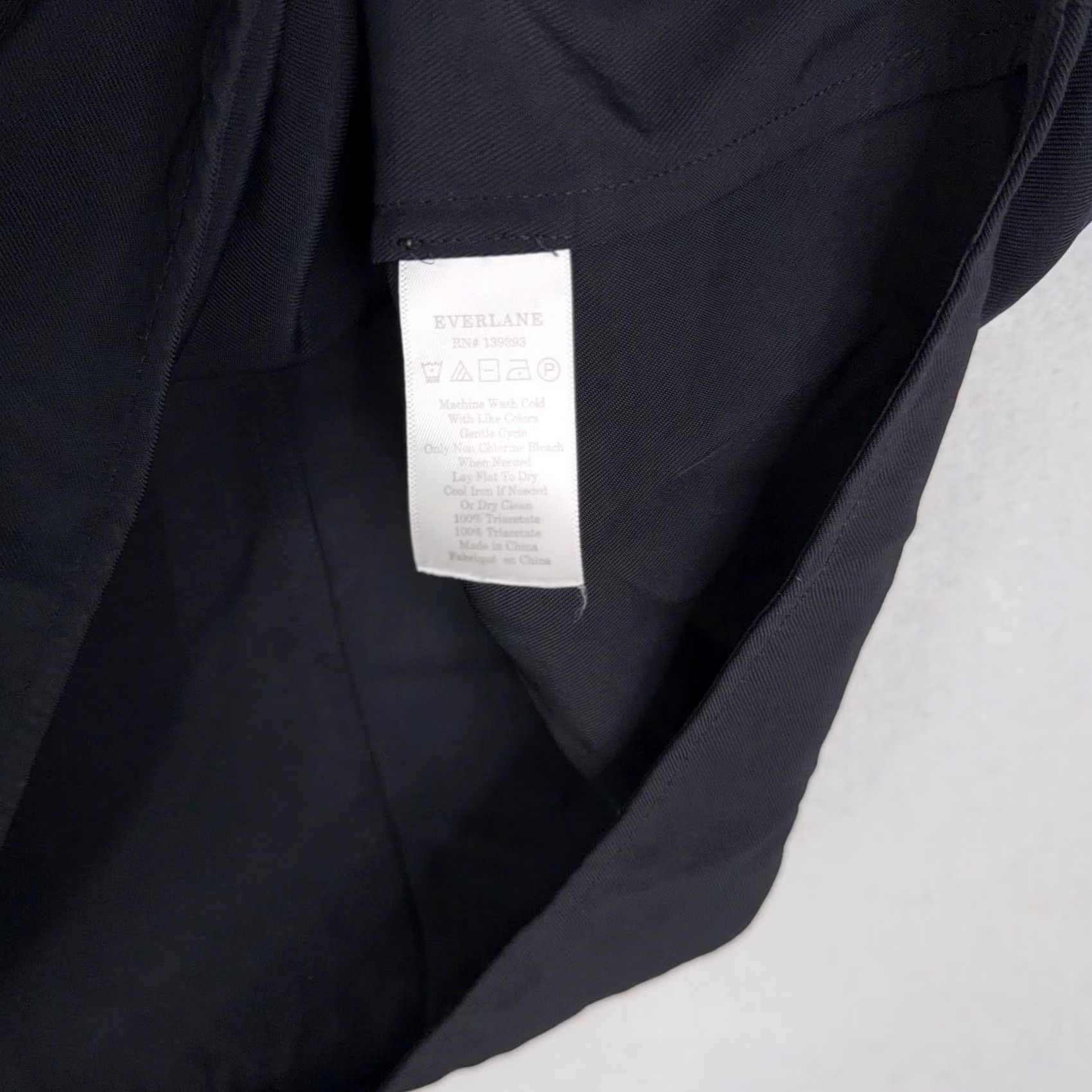 Everlane Everlane Blouse Womens 0 Black V Neck Sleeveless 100% Triacetate Shell Top Size XS / US 0-2 / IT 36-38 - 4 Thumbnail