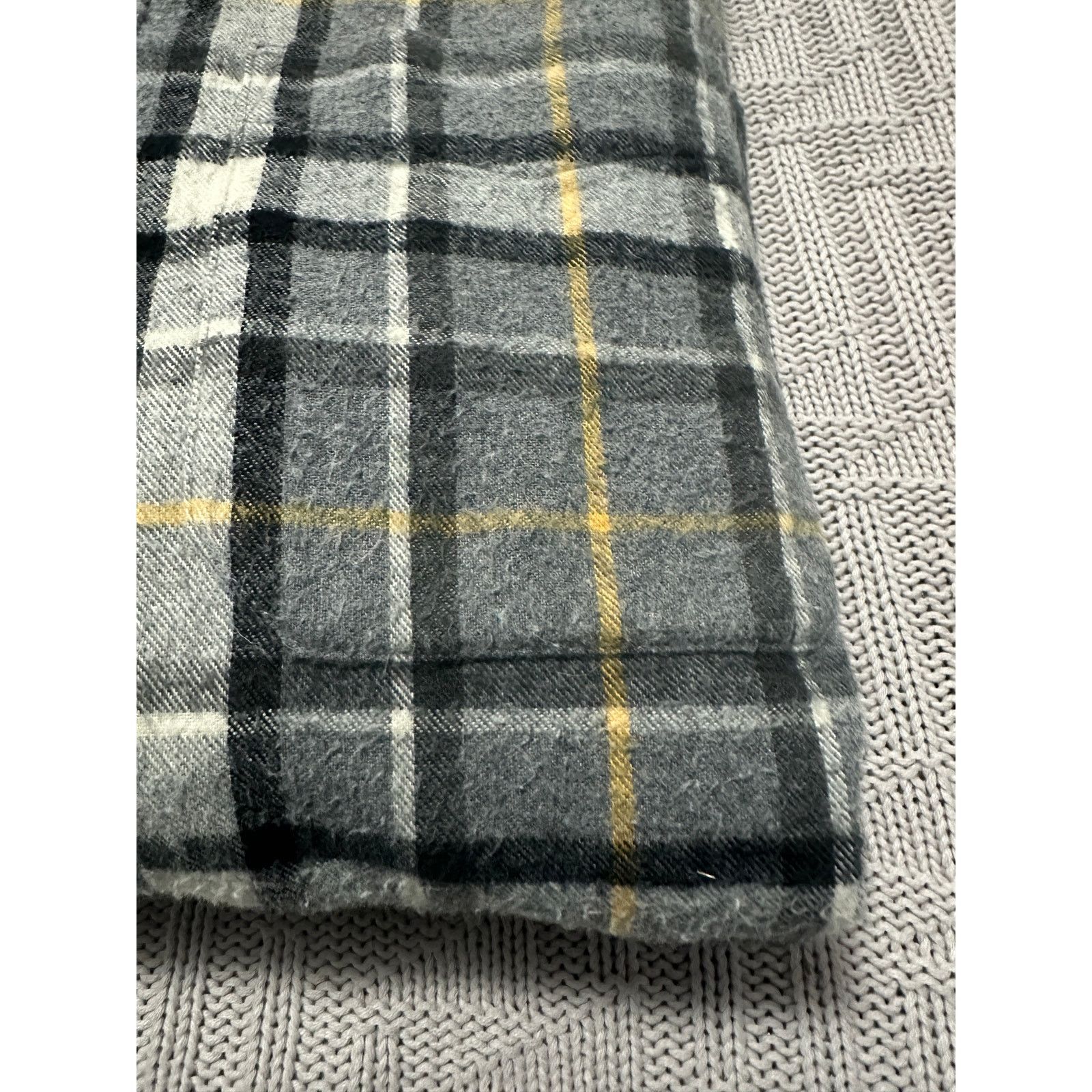 L.L. Bean LL Bean gray plaid flannel traditional fit button down Size US M / EU 48-50 / 2 - 4 Thumbnail