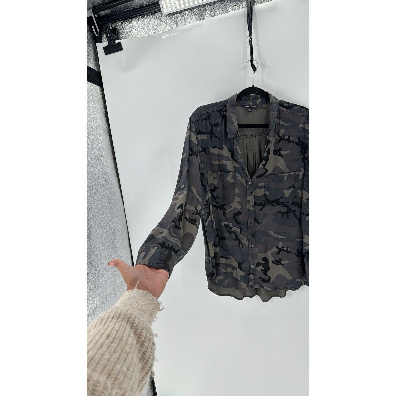 Rock & Republic Rock & Republic sz xl camo Rayon Button Up Shirt High Low Size S / US 4 / IT 40 - 6 Thumbnail