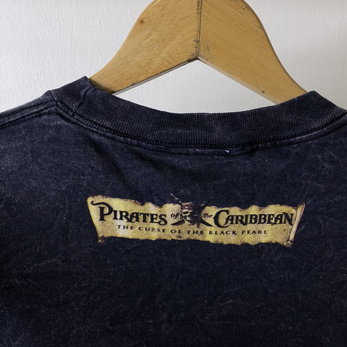 Disney Vintage 2000s Disney Pirates of The Carribean Movie Promo T Size US L / EU 52-54 / 3 - 6 Thumbnail