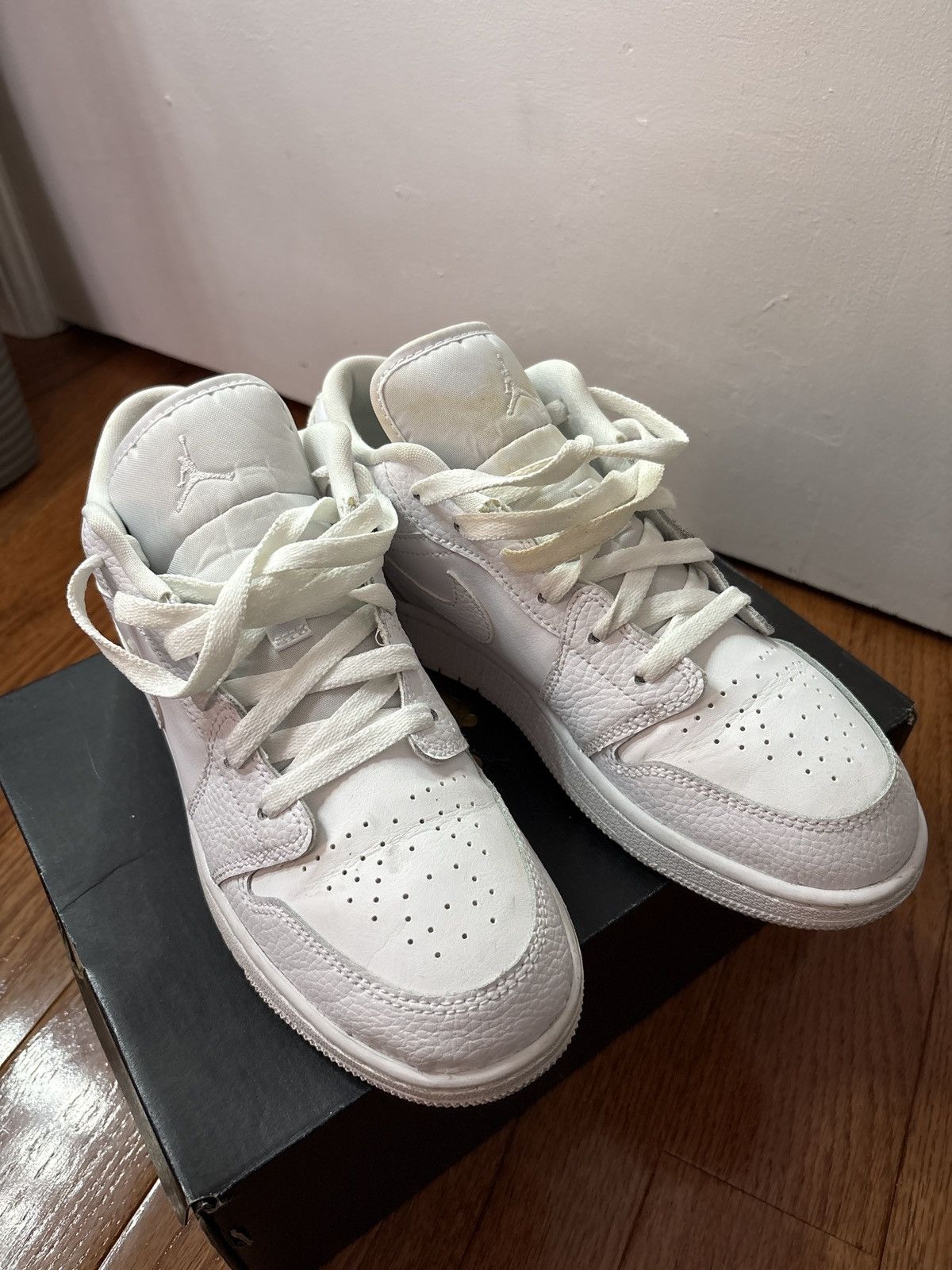Jordan Brand Air Jordan 1 Low White Size US 7 / EU 40 - 6 Thumbnail