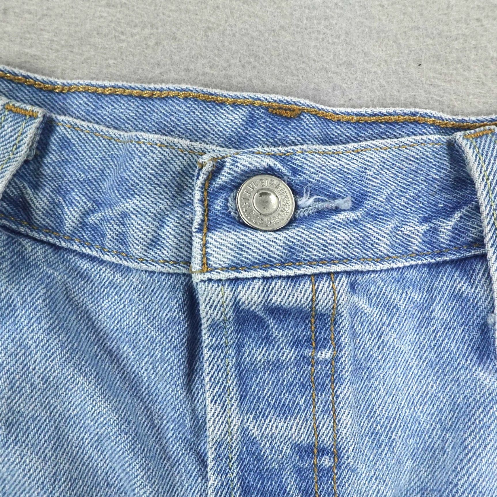 Levi's VINTAGE Levi's Shorts Womens 33 Denim Cutoff High Rise 501 Jean Style Raw Hem Blue Summer Festival Women Size 24" / US 00 / IT 34 - 2 Thumbnail