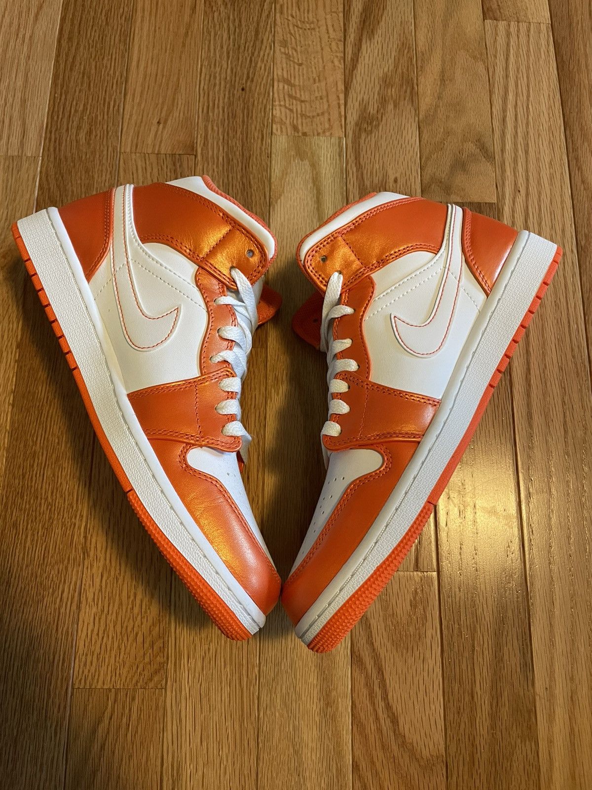 Jordan Brand × Nike Jordan 1 Mid Electro Orange Size US 9 / EU 42 - 2 Thumbnail