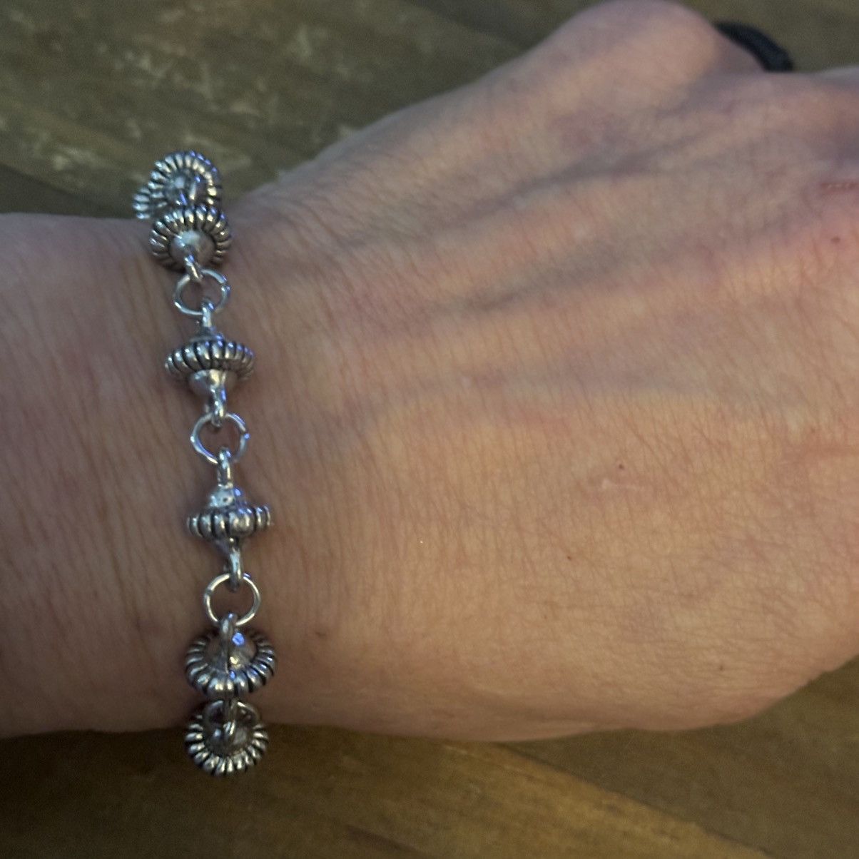Other Silver tone fluted saucer bead link bracelet Size ONE SIZE - 3 Thumbnail