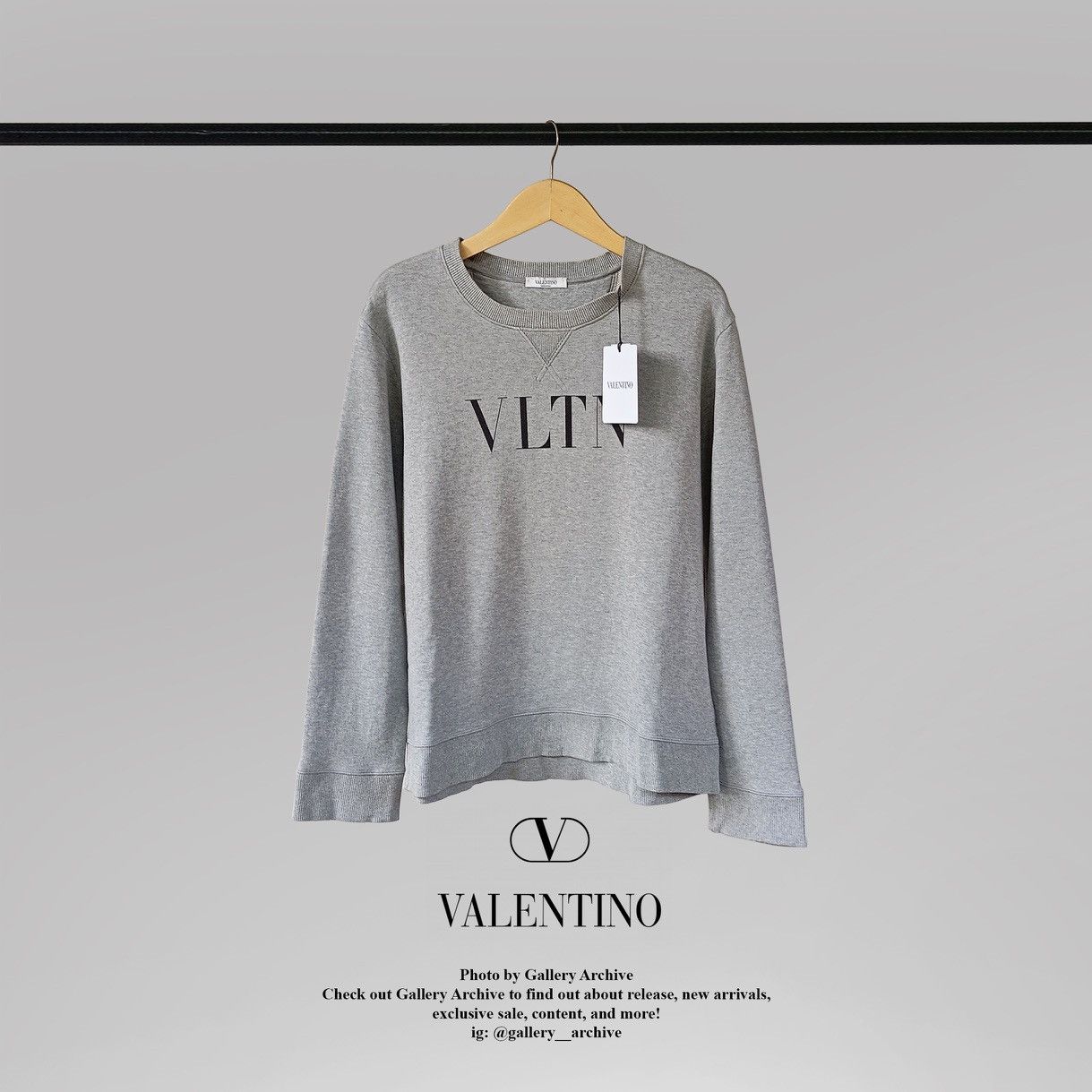 Valentino Garavani - VLTN Printed Logo Sweatshirt - Tops