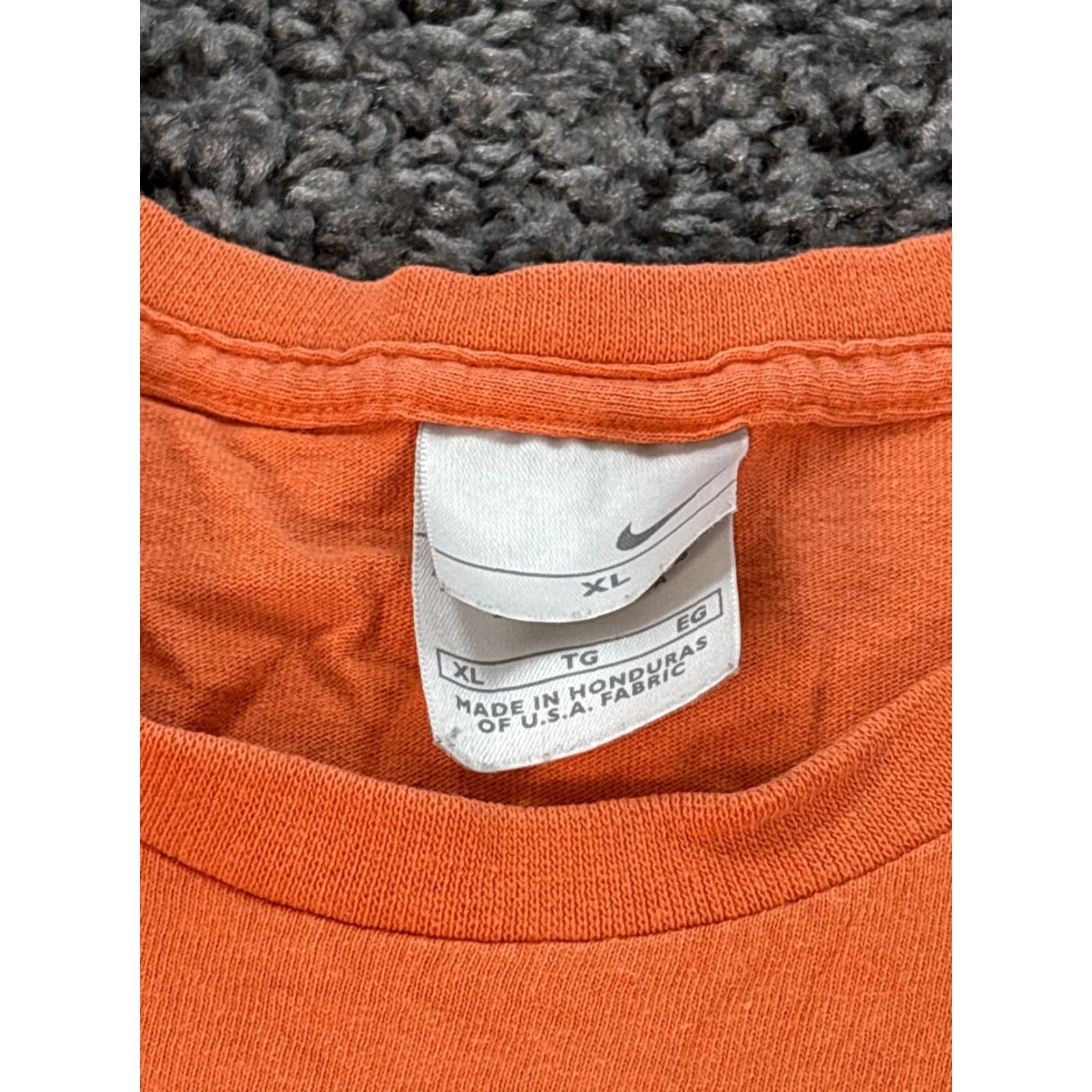 Nike VINTAGE Nike T-Shirt Mens XL Orange Short Sleeve 90s Silver Mini Swoosh Stripe Pattern Size US XL / EU 56 / 4 - 4 Thumbnail
