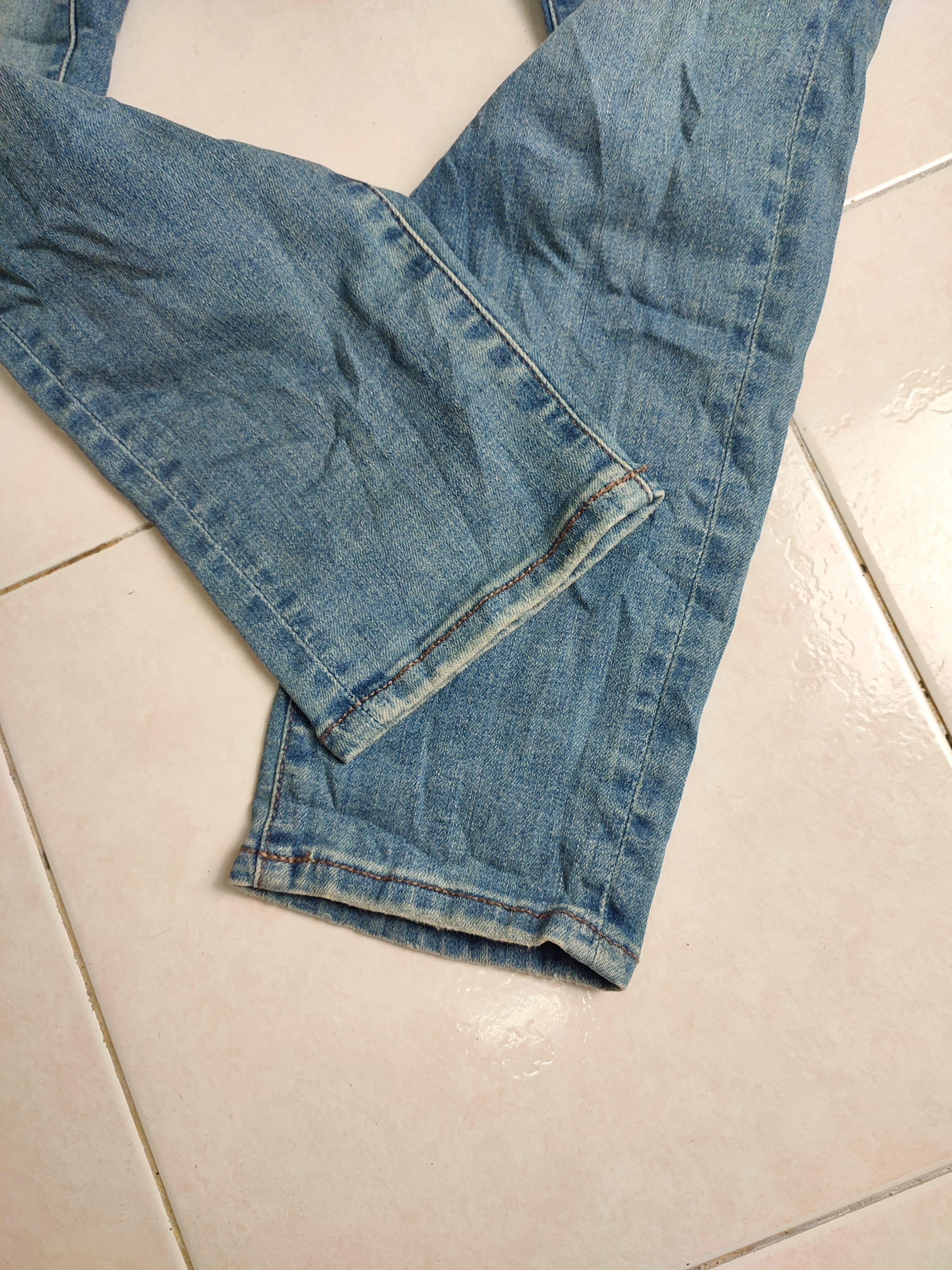 Designer × Japanese Brand × Uniqlo 💥Flare💥 Uniqlo Distressed Jeans Size US 28 / EU 44 - 10 Thumbnail