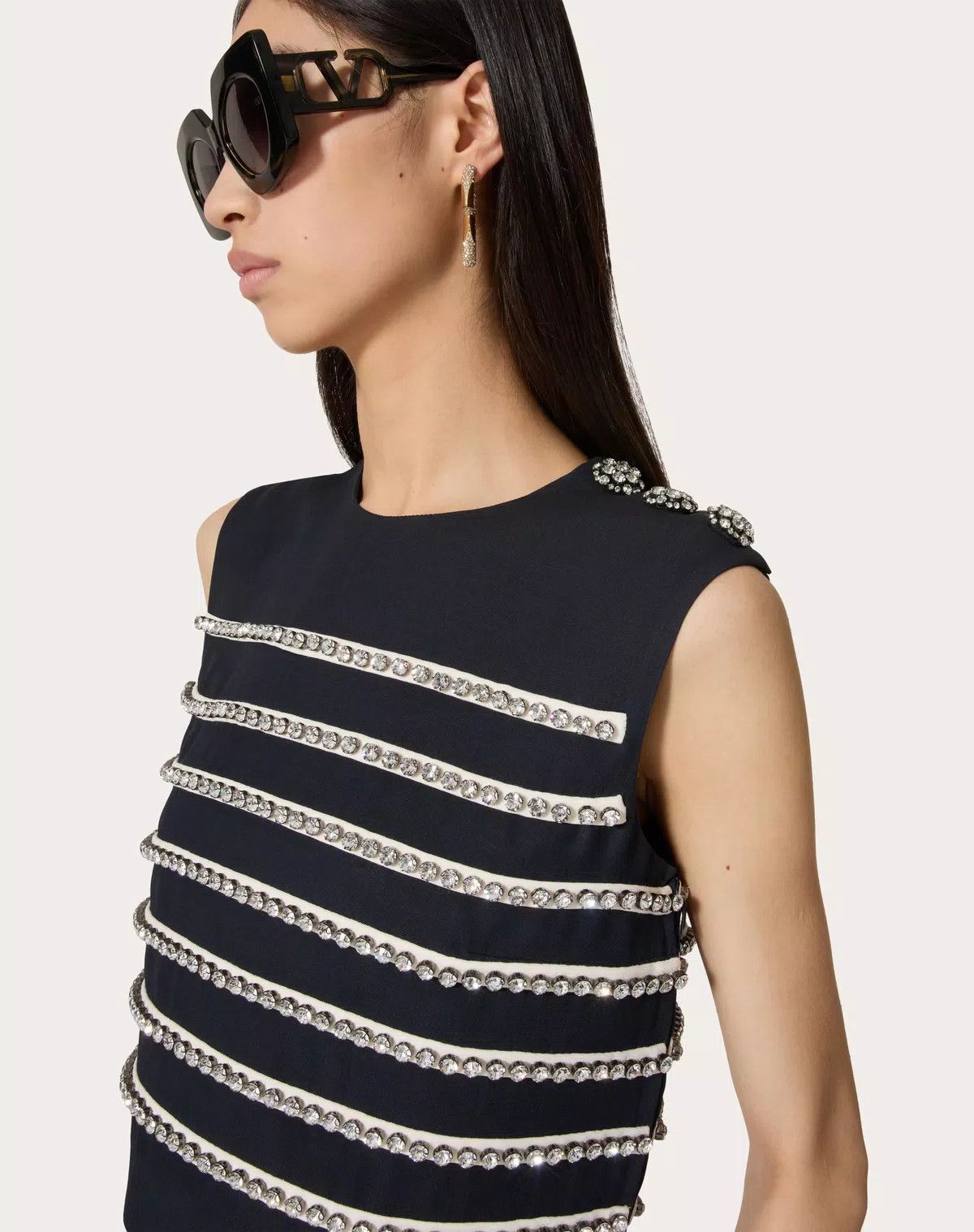 Valentino o1s1wg110426 Embroidered Crepe Couture Top in Ivory/Navy Size M / US 6-8 / IT 42-44 - 7 Thumbnail