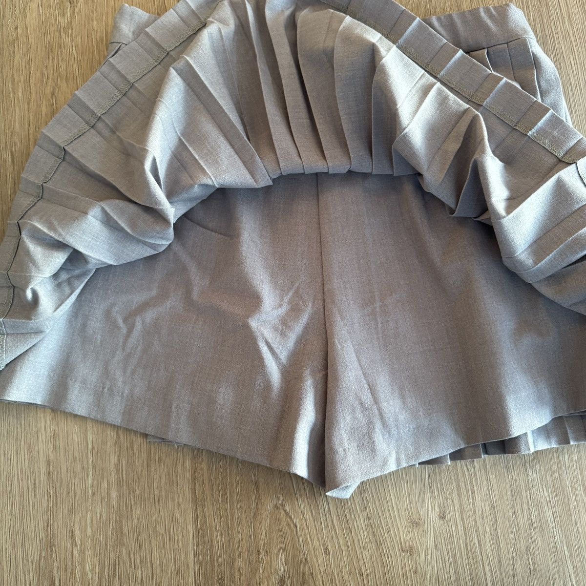 Abercrombie & Fitch NWT Abercrombie Pleated Wrap Gray Mini Skort Size 28" / US 6 / IT 42 - 7 Thumbnail