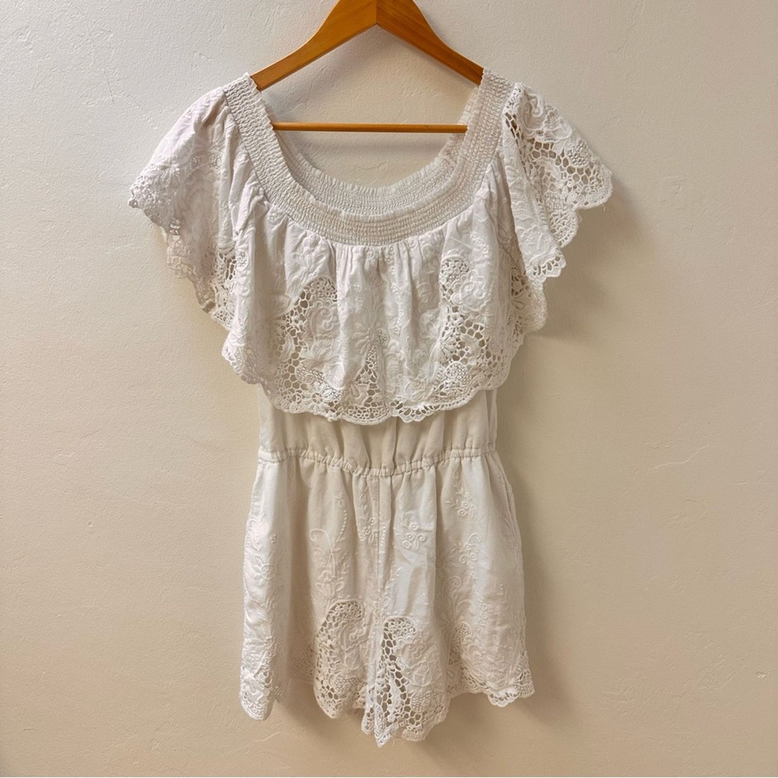 Abercrombie & Fitch Abercrombie & Fitch White Eyelet Off Shoulder Romper Size M Size 27" / US 4 / IT 40 - 1 Thumbnail