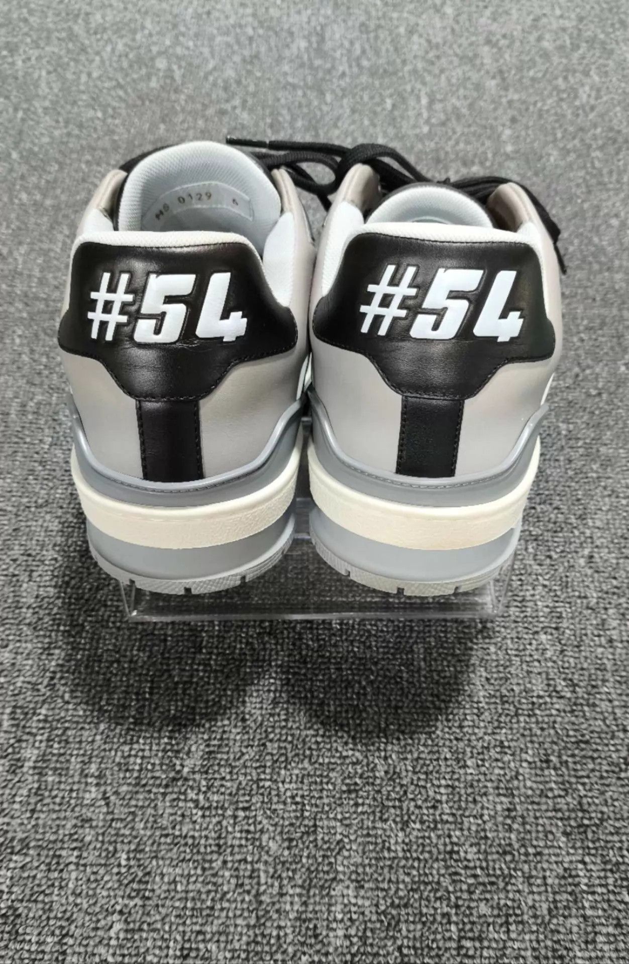 Louis Vuitton LV trainer worn once near new US 40 Size US 7 / EU 40 - 5 Thumbnail
