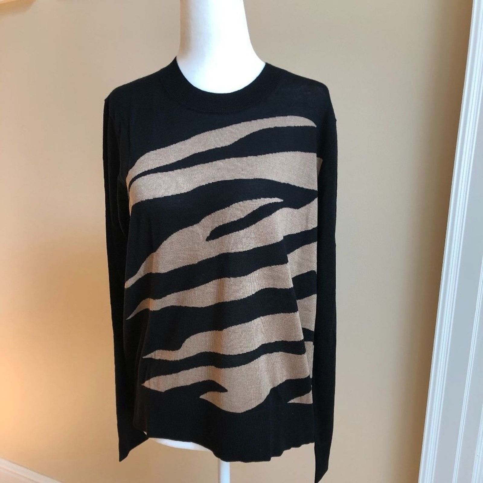 Banana Republic Silk Cashmere Relaxed Zebra Sweater from Banana Republic Size XS / US 0-2 / IT 36-38 - 1 Thumbnail
