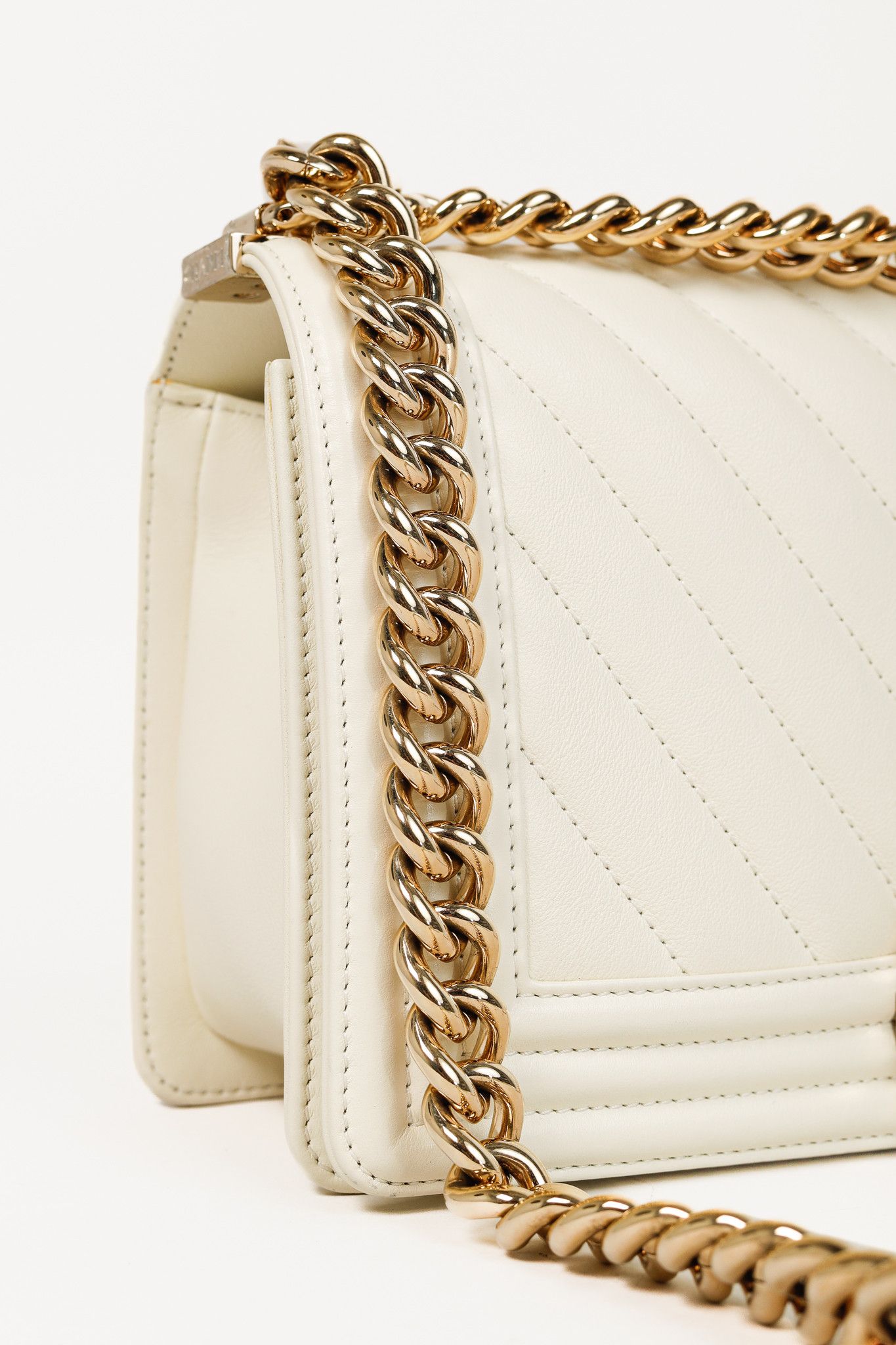 Chanel Chanel Medium Boy Creme Chevron Lambskin Flap Shoulder Bag Size ONE SIZE - 7 Thumbnail